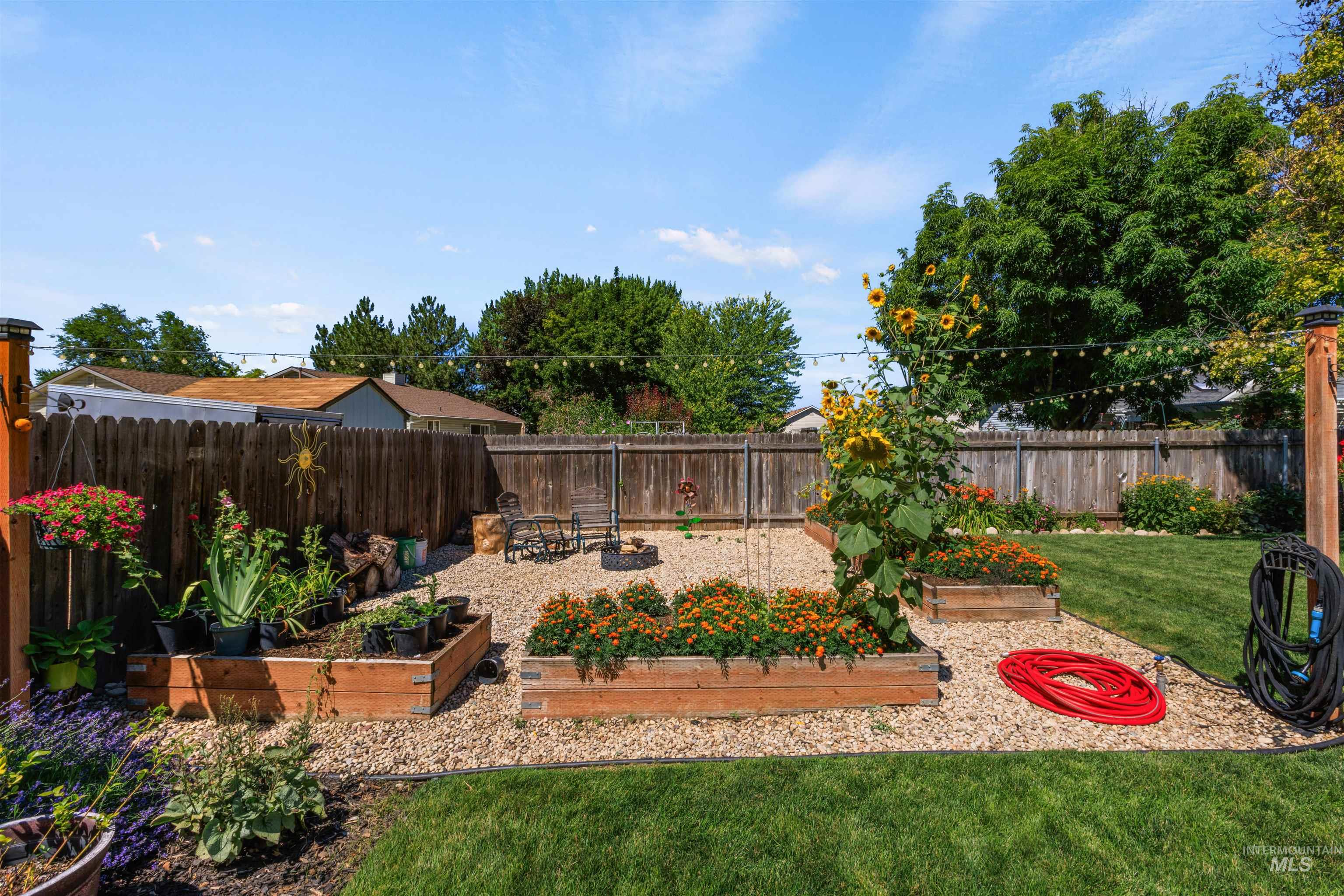 1827 W Lonesome Dove, Meridian, Idaho 83646, 4 Bedrooms, 3 Bathrooms, Residential For Sale, Price $574,900,MLS 98993840