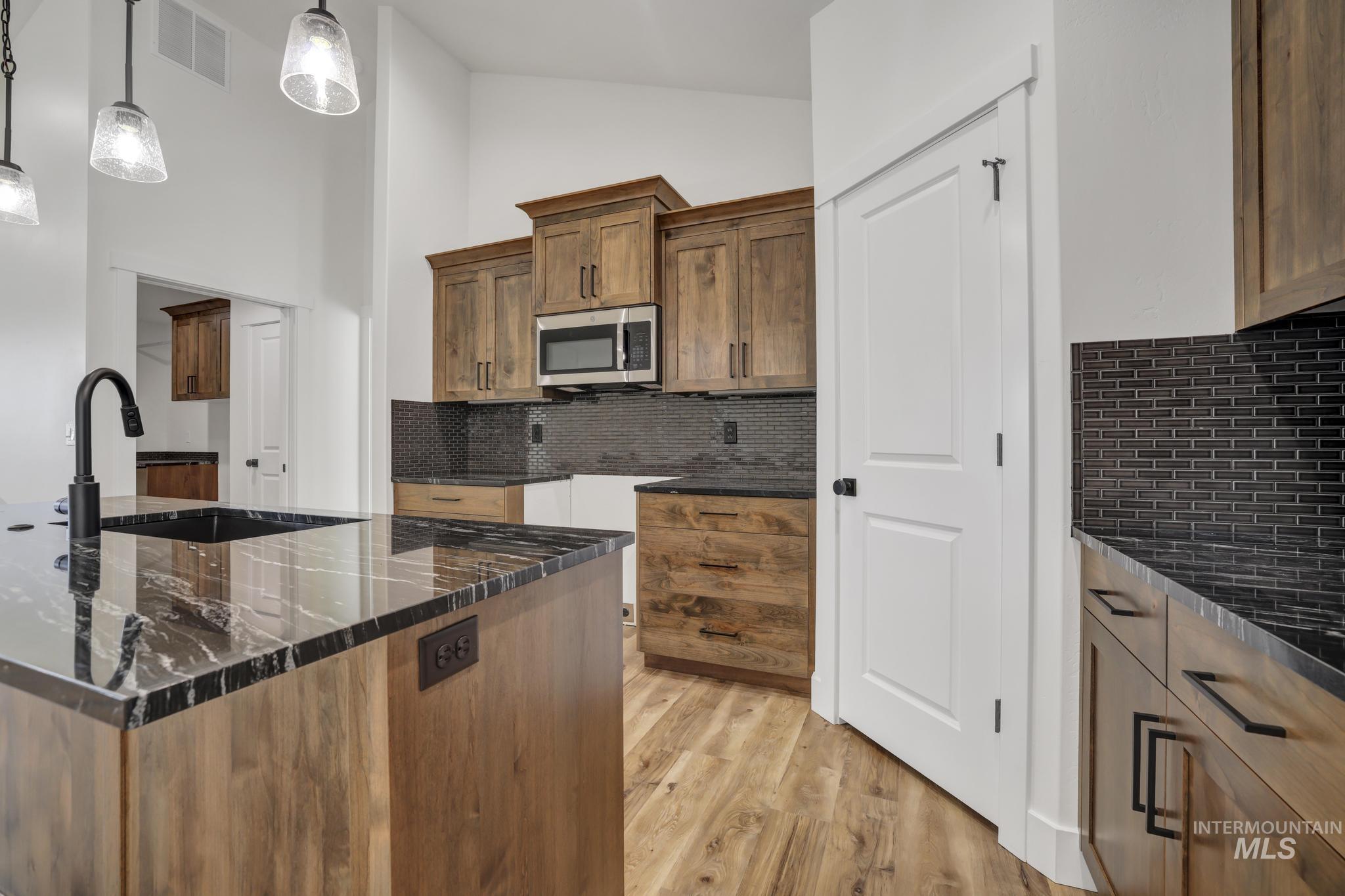 560 Aries Ct., Twin Falls, Idaho 83301, 3 Bedrooms, 2 Bathrooms, Residential For Sale, Price $399,999, 98993847