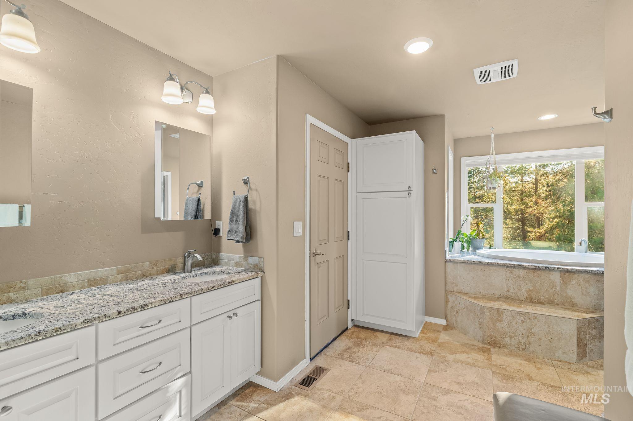 435 River Pointe, Lenore, Idaho 83541, 3 Bedrooms, 2 Bathrooms, Residential For Sale, Price $899,000,MLS 98993855