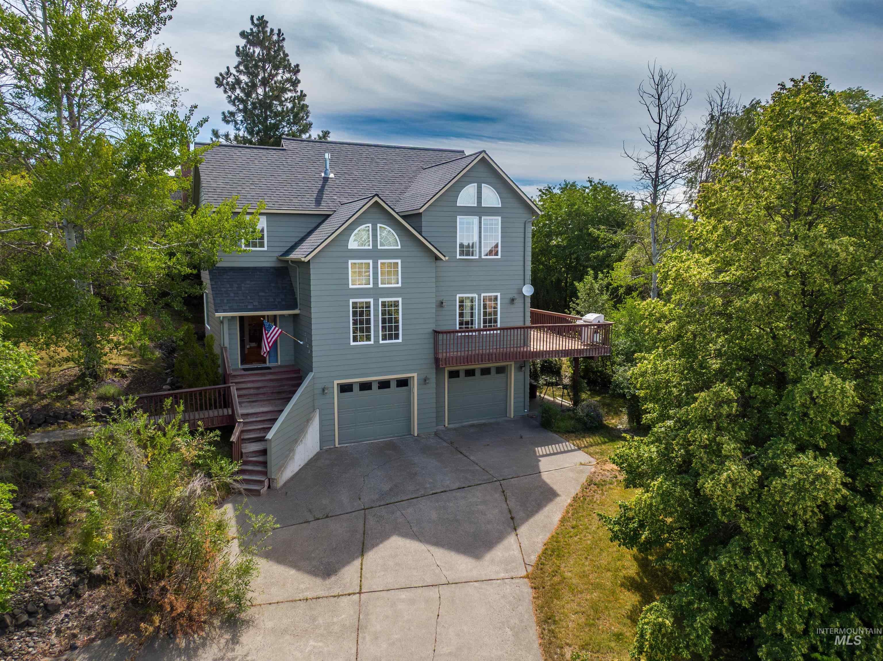 2135 Moser Street, Moscow, Idaho 83843, 3 Bedrooms, 2.5 Bathrooms, Residential For Sale, Price $625,000,MLS 98993856