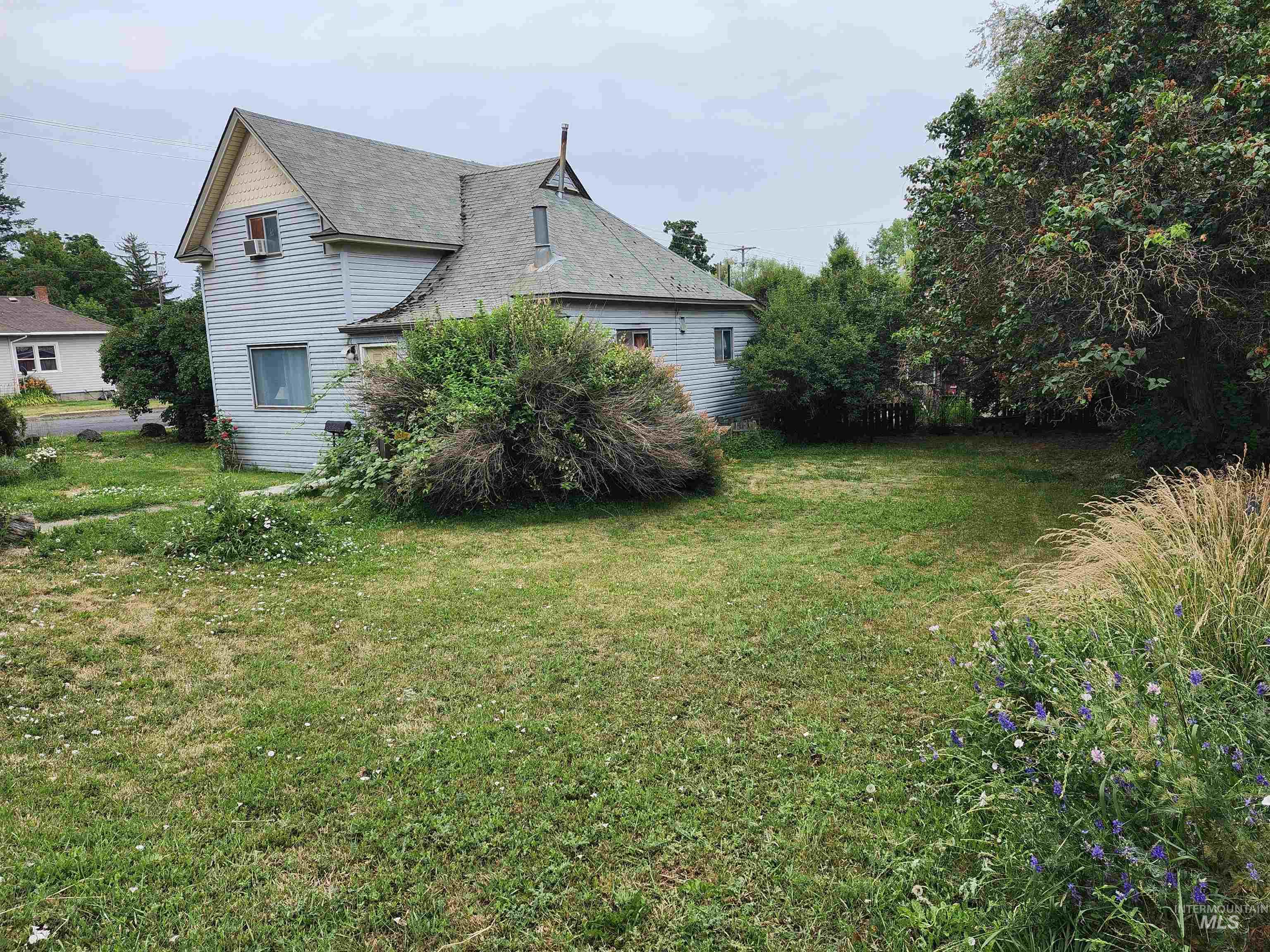 603 W A Street, Moscow, Idaho 83843, 3 Bedrooms, 1 Bathroom, Residential For Sale, Price $389,000,MLS 98993907