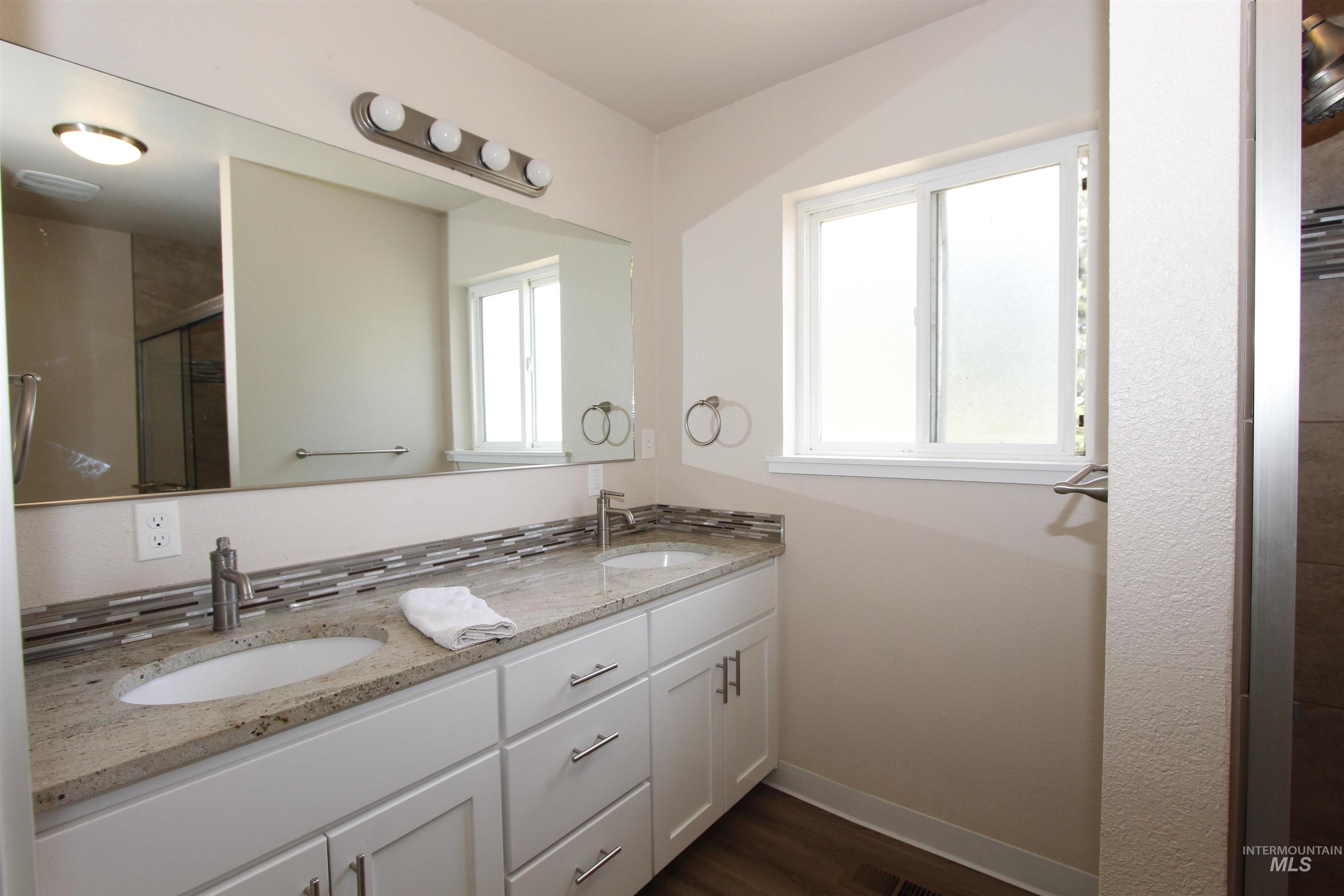 904 3rd St, Asotin, Washington 99403, 3 Bedrooms, 3 Bathrooms, Residential For Sale, Price $425,000,MLS 98993931