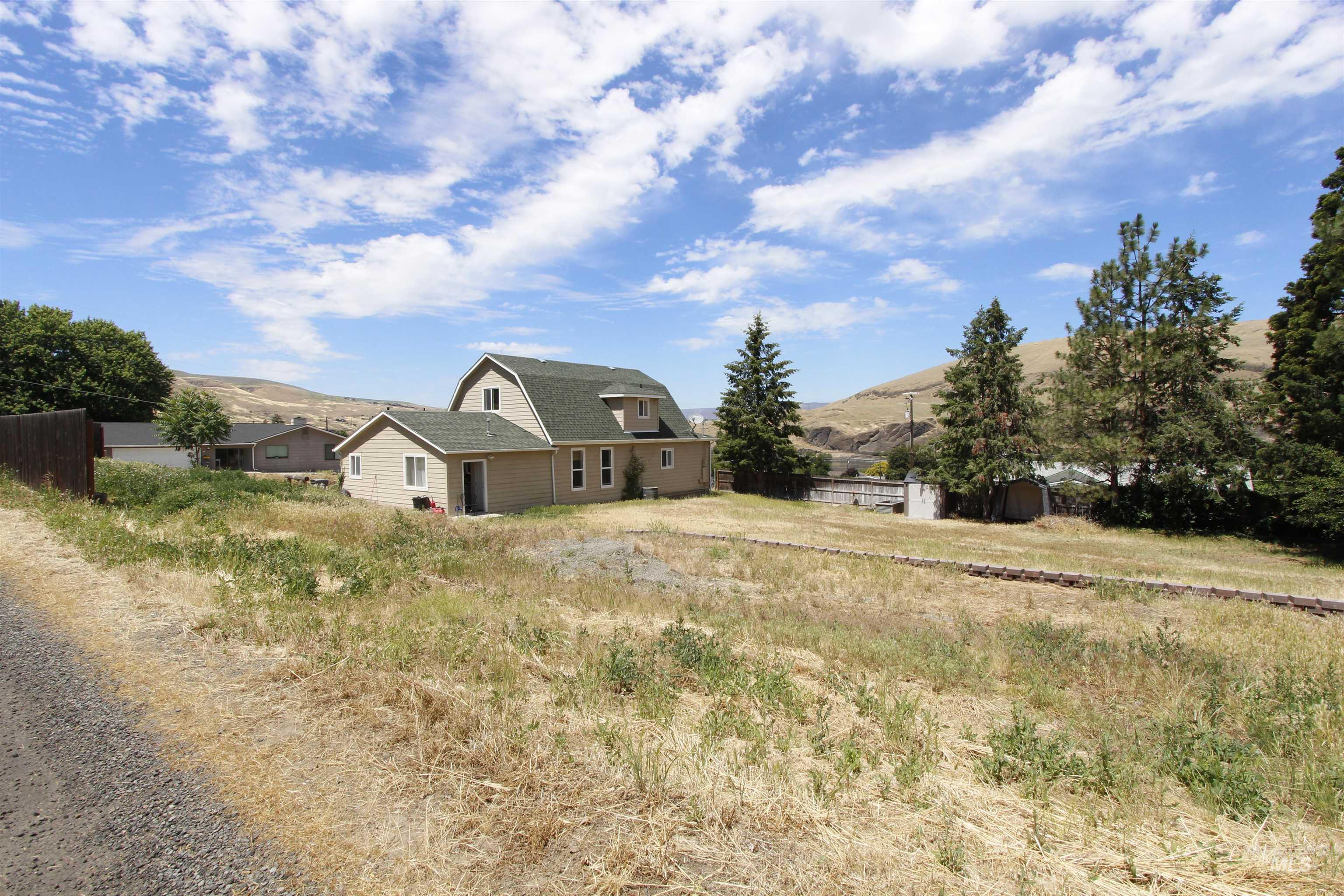 904 3rd St, Asotin, Washington 99403, 3 Bedrooms, 3 Bathrooms, Residential For Sale, Price $425,000,MLS 98993931