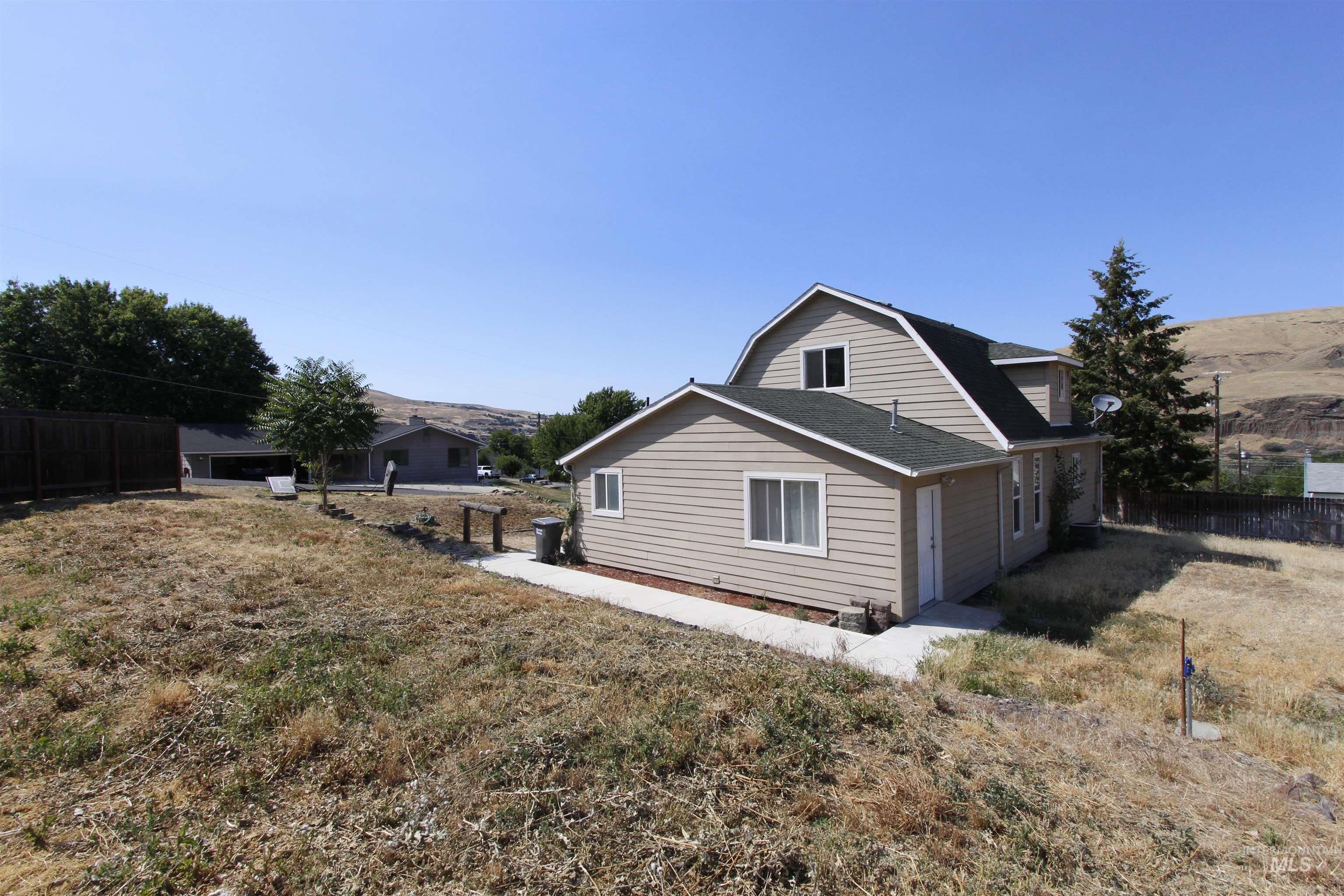904 3rd St, Asotin, Washington 99403, 3 Bedrooms, 3 Bathrooms, Residential For Sale, Price $425,000,MLS 98993931