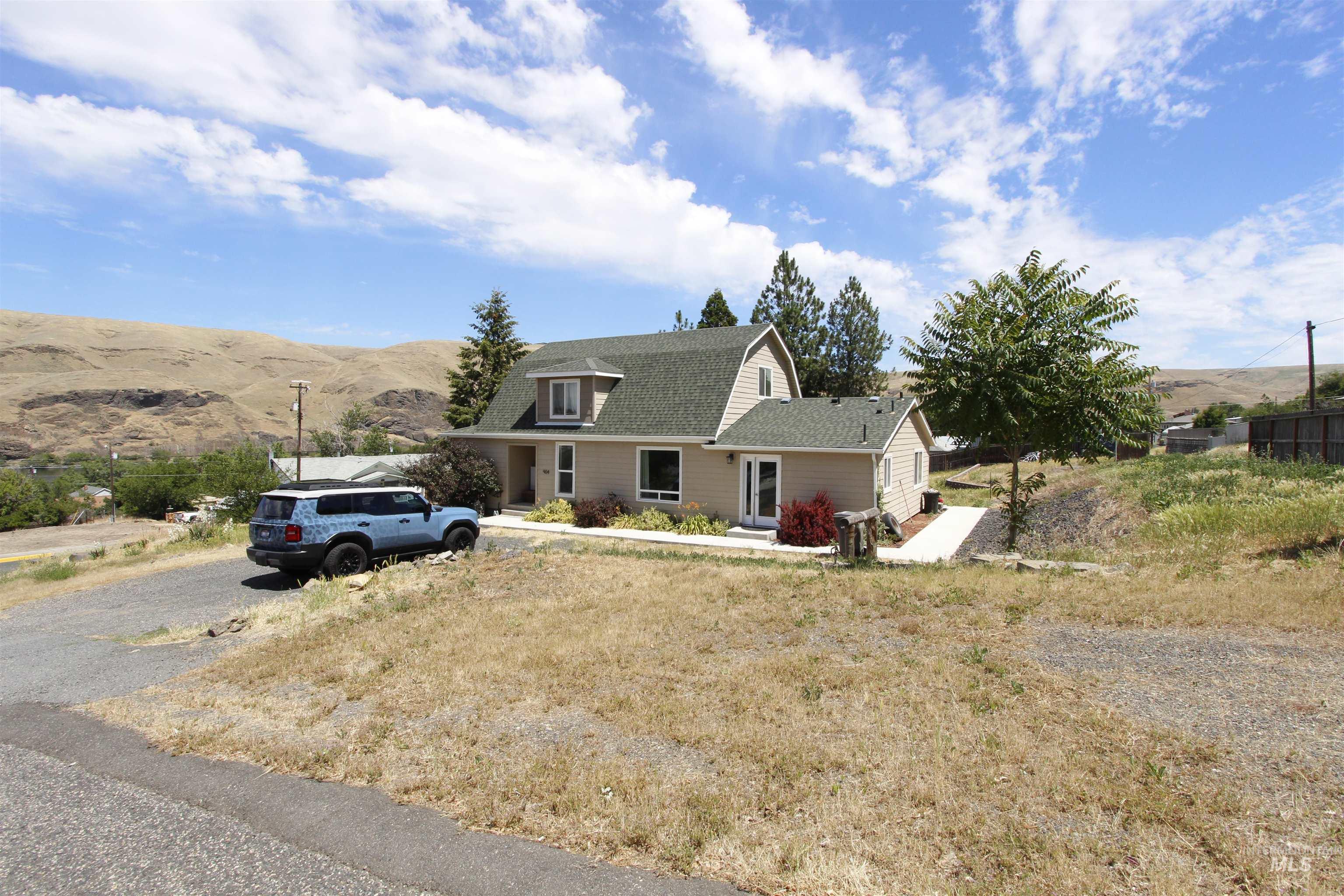 904 3rd St, Asotin, Washington 99403, 3 Bedrooms, 3 Bathrooms, Residential For Sale, Price $425,000,MLS 98993931