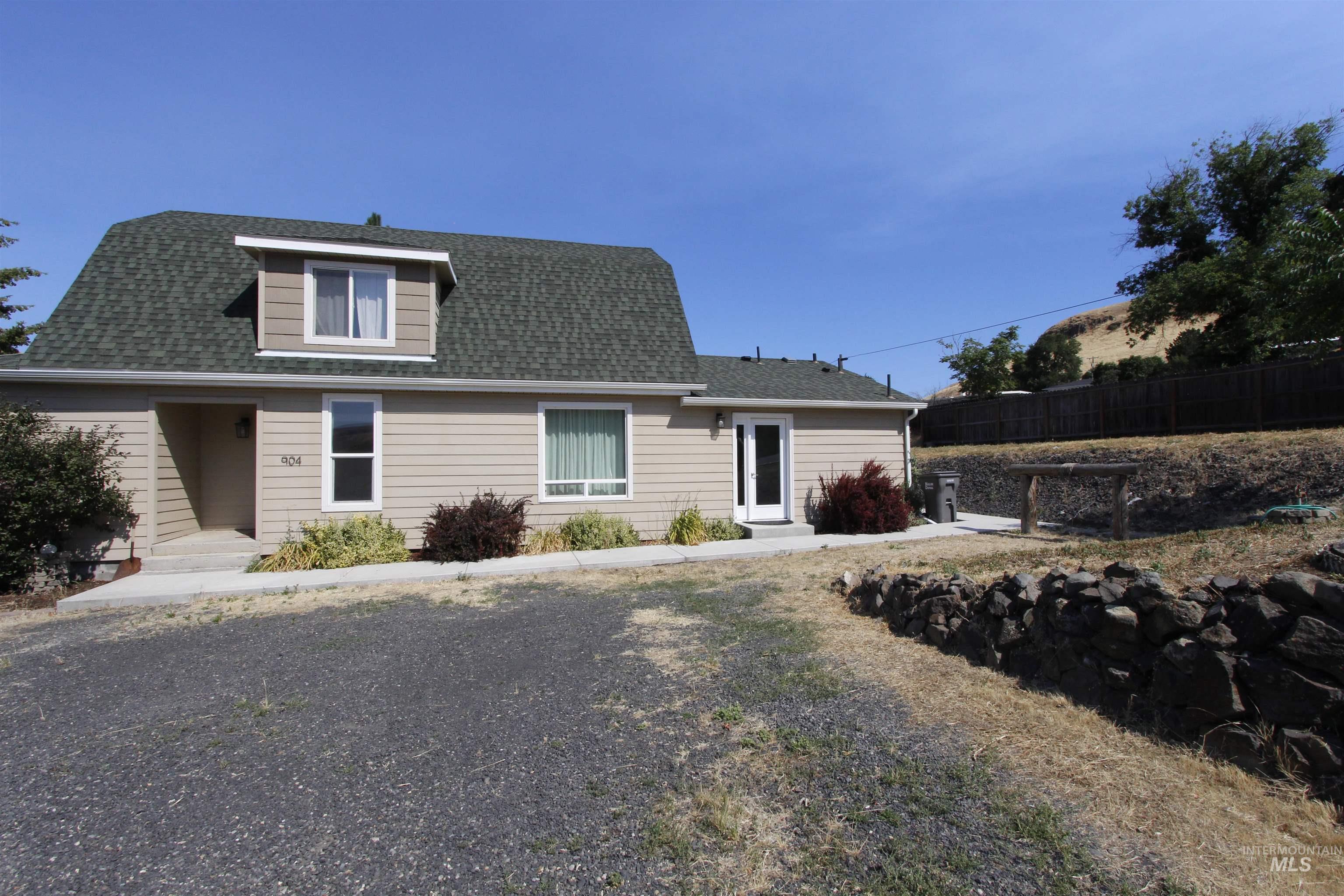 904 3rd St, Asotin, Washington 99403, 3 Bedrooms, 3 Bathrooms, Residential For Sale, Price $425,000,MLS 98993931