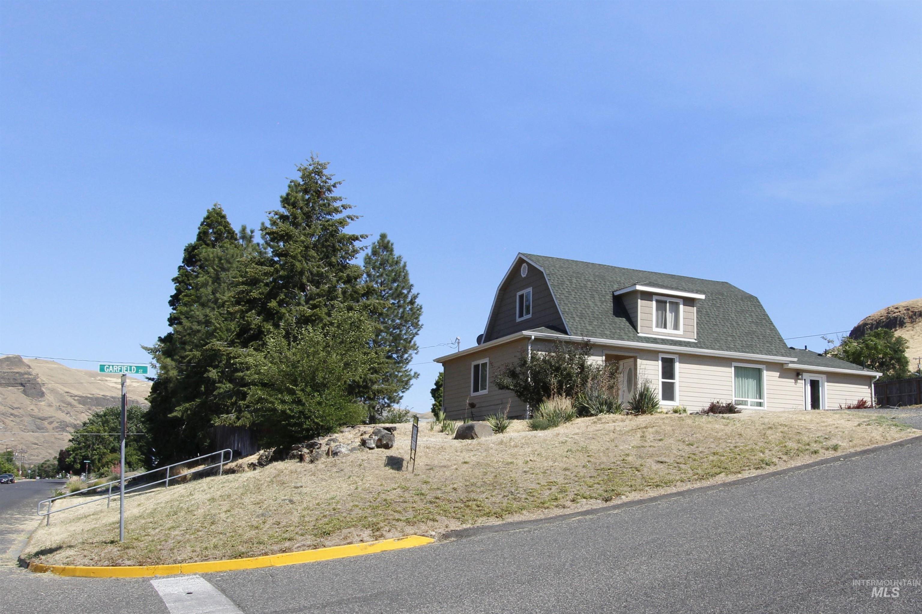 904 3rd St, Asotin, Washington 99403, 3 Bedrooms, 3 Bathrooms, Residential For Sale, Price $425,000,MLS 98993931