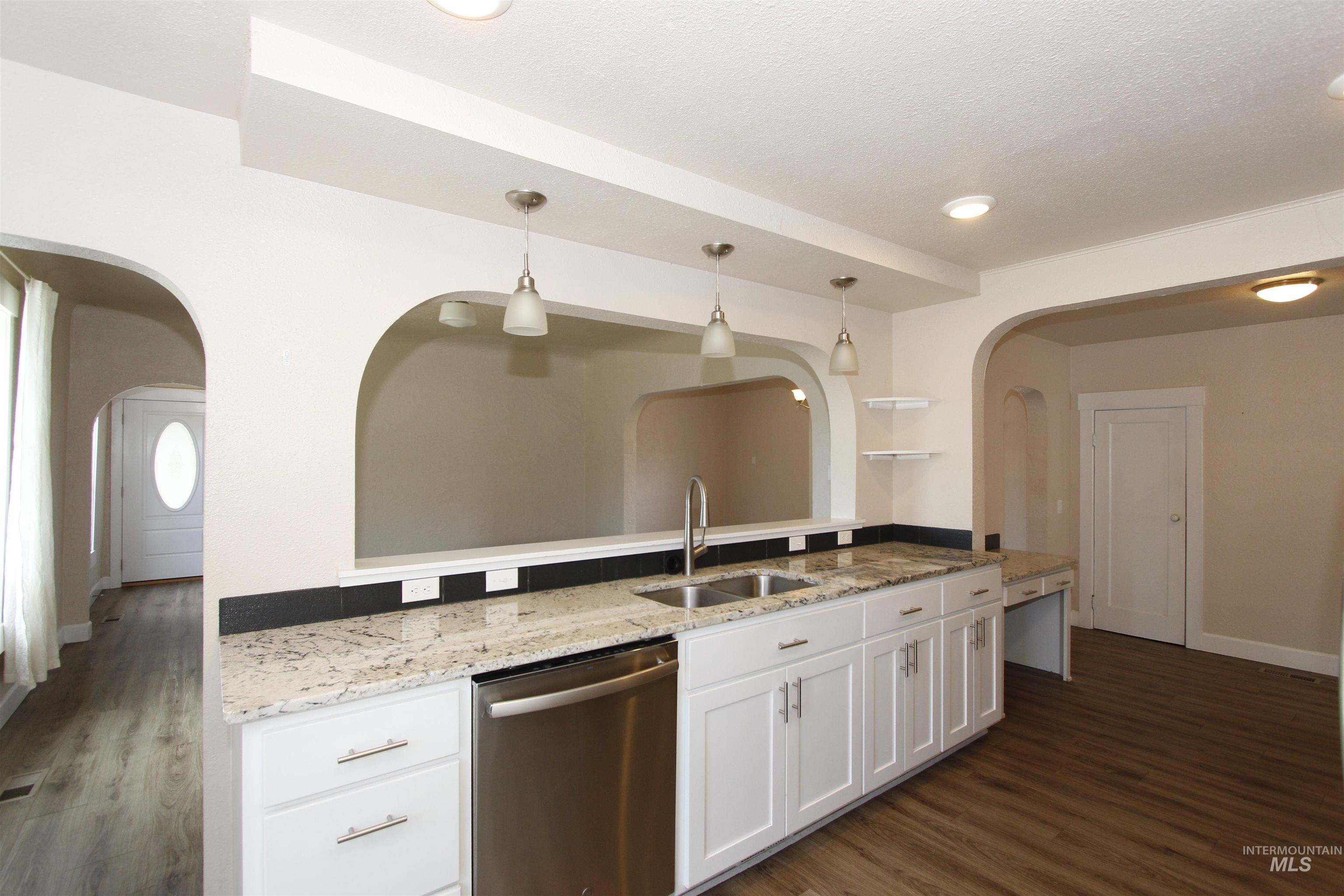 904 3rd St, Asotin, Washington 99403, 3 Bedrooms, 3 Bathrooms, Residential For Sale, Price $425,000,MLS 98993931