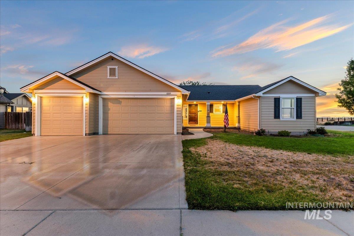 1225 Sw Rolling Hills Ave, Mountain Home, Idaho 83647, 4 Bedrooms, 2 Bathrooms, Residential For Sale, Price $394,900, 98993937