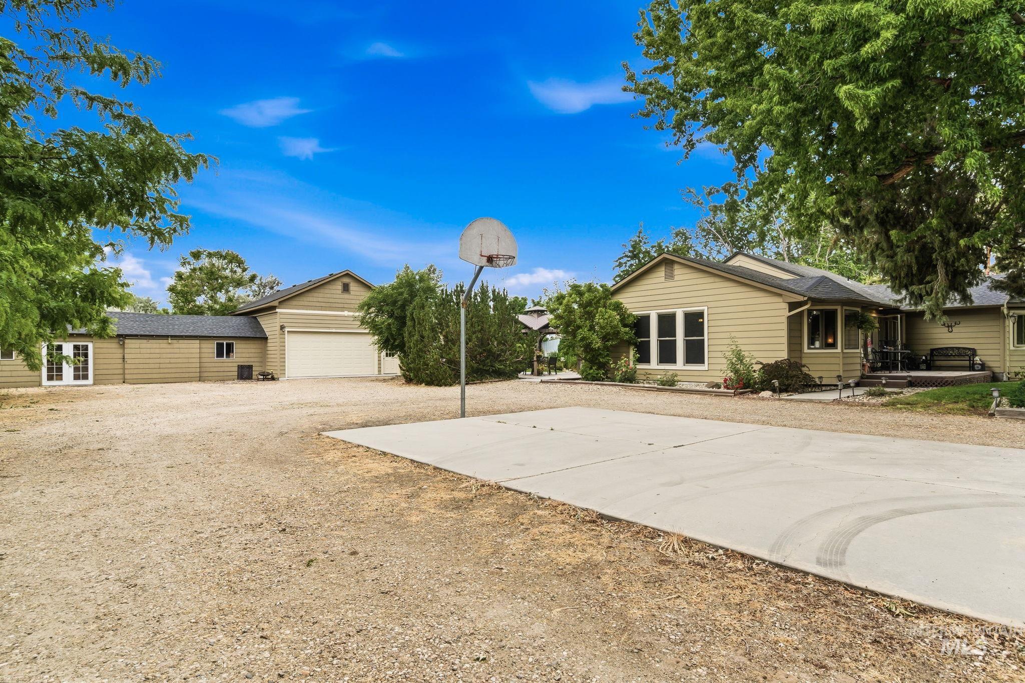 1621 S Artesian Rd, Eagle, Idaho 83616, 3 Bedrooms, 2 Bathrooms, Residential For Sale, Price $774,990,MLS 98993946