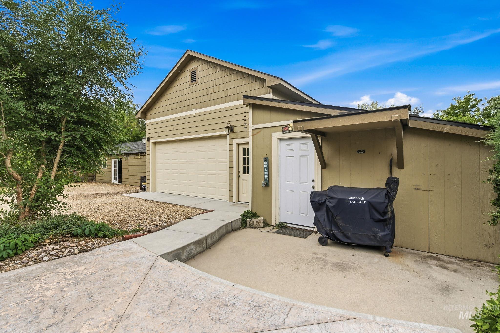 1621 S Artesian Rd, Eagle, Idaho 83616, 3 Bedrooms, 2 Bathrooms, Residential For Sale, Price $774,990,MLS 98993946