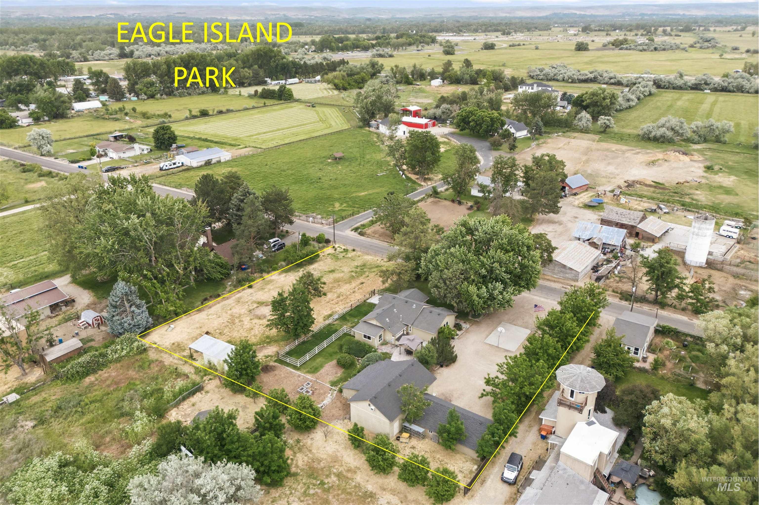1621 S Artesian Rd, Eagle, Idaho 83616, 3 Bedrooms, 2 Bathrooms, Residential For Sale, Price $774,990,MLS 98993946