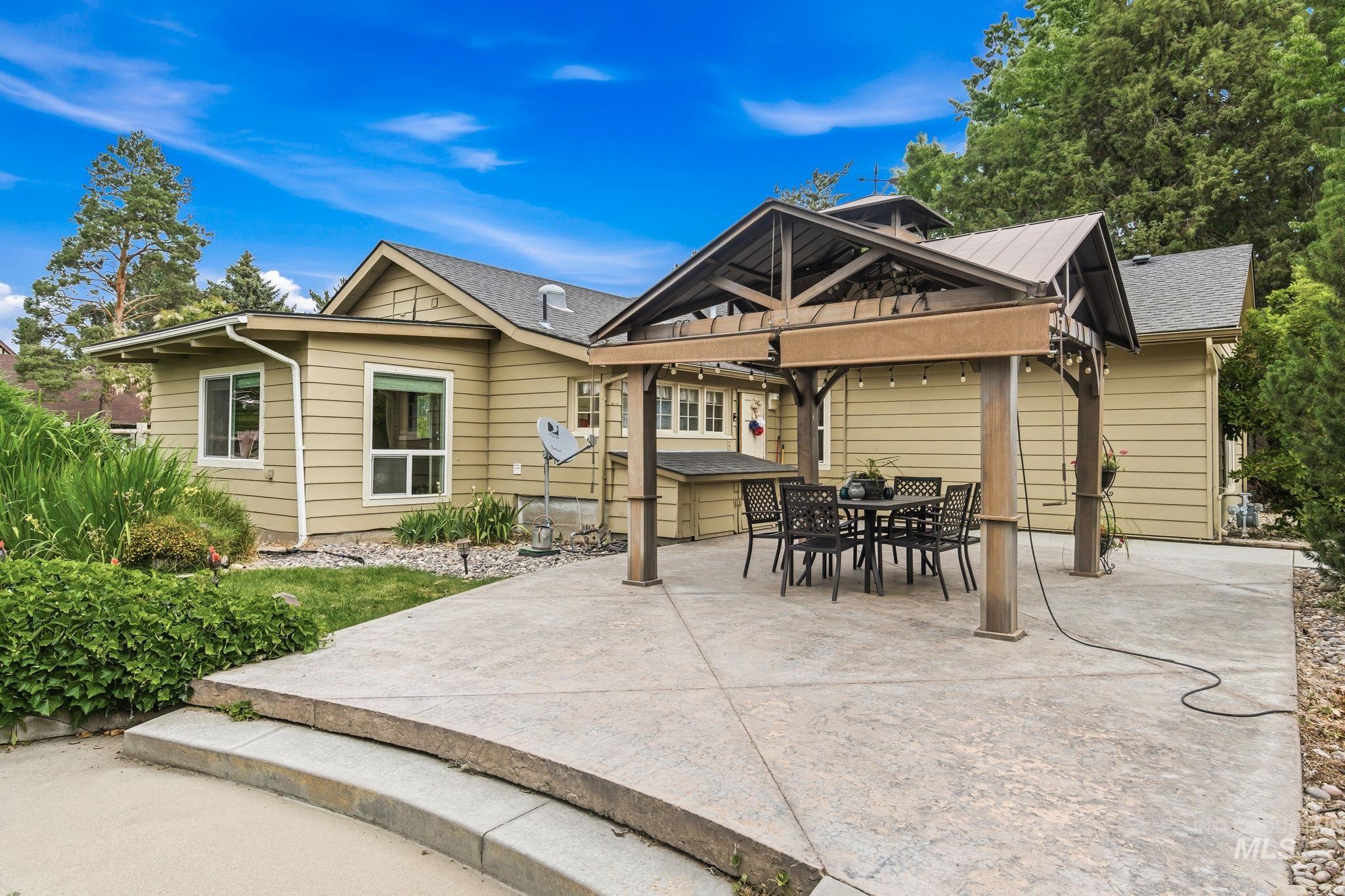 1621 S Artesian Rd, Eagle, Idaho 83616, 3 Bedrooms, 2 Bathrooms, Residential For Sale, Price $774,990,MLS 98993946