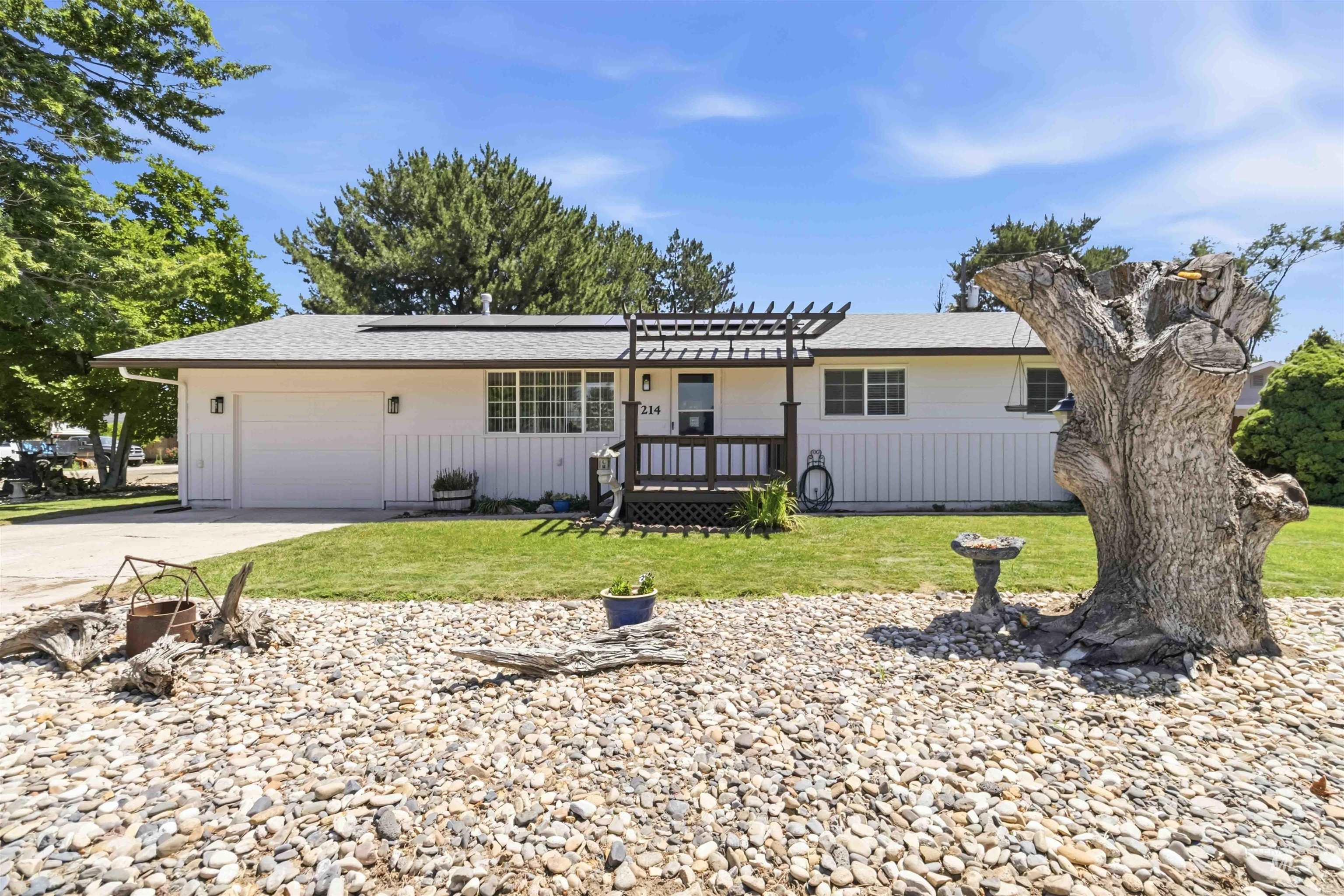 214 N Georgia Ave, Caldwell, Idaho 83605, 3 Bedrooms, 1.5 Bathrooms, Residential For Sale, Price $355,900,MLS 98993977