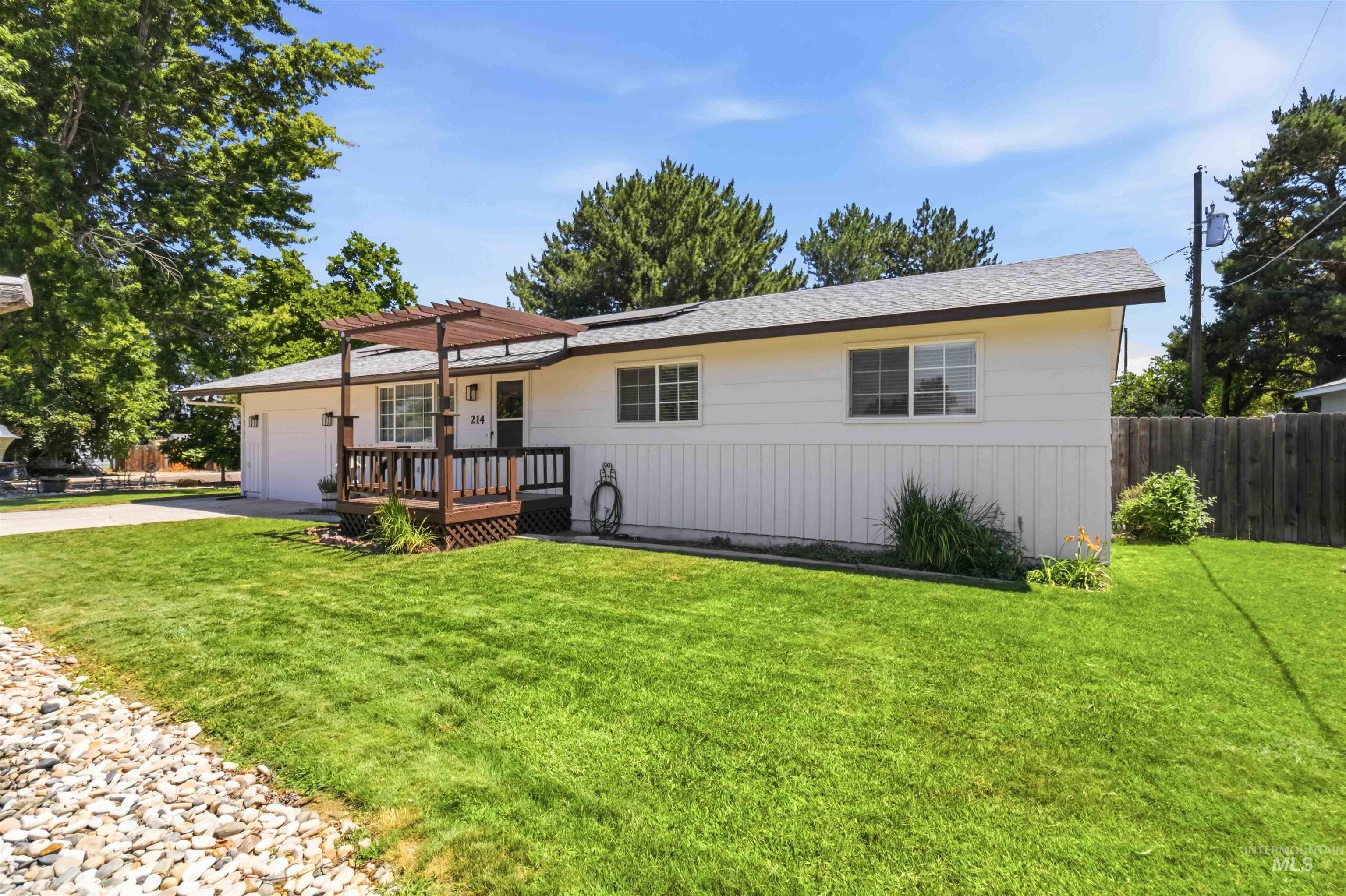 214 N Georgia Ave, Caldwell, Idaho 83605, 3 Bedrooms, 1.5 Bathrooms, Residential For Sale, Price $355,900,MLS 98993977