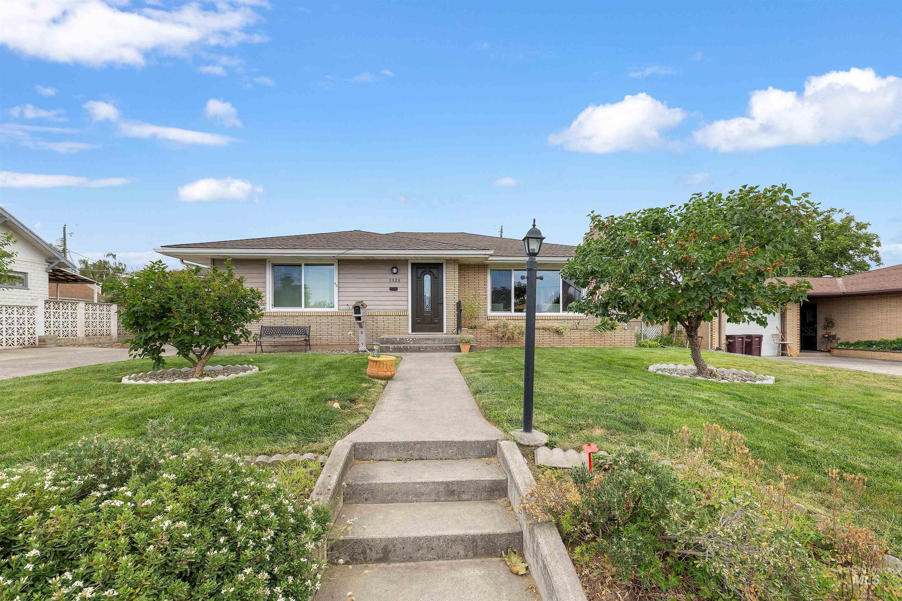 1326 6th Street, Clarkston, Washington 99403, 3 Bedrooms, 2 Bathrooms, Residential For Sale, Price $355,000,MLS 98993987