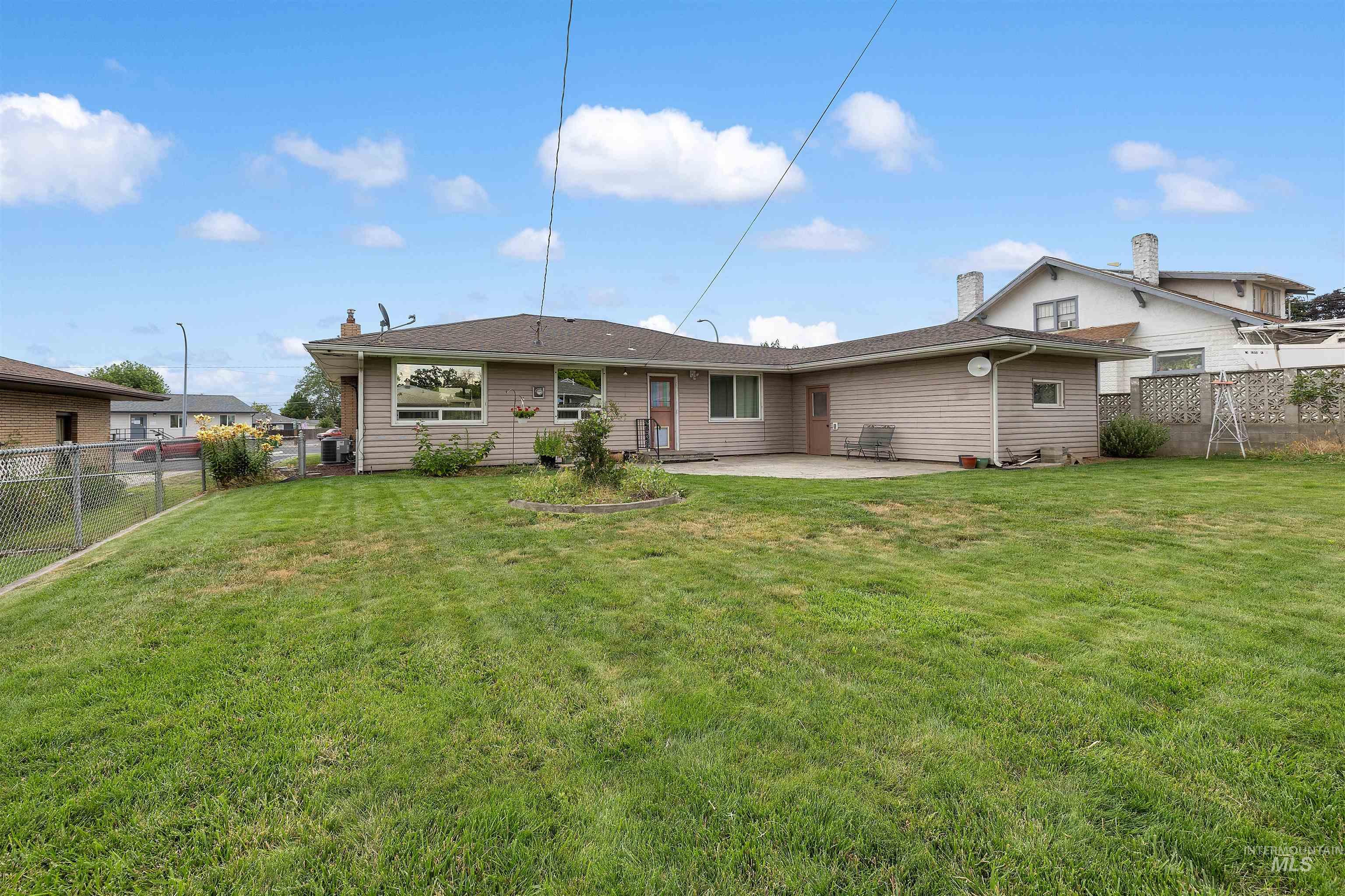 1326 6th Street, Clarkston, Washington 99403, 3 Bedrooms, 2 Bathrooms, Residential For Sale, Price $355,000,MLS 98993987