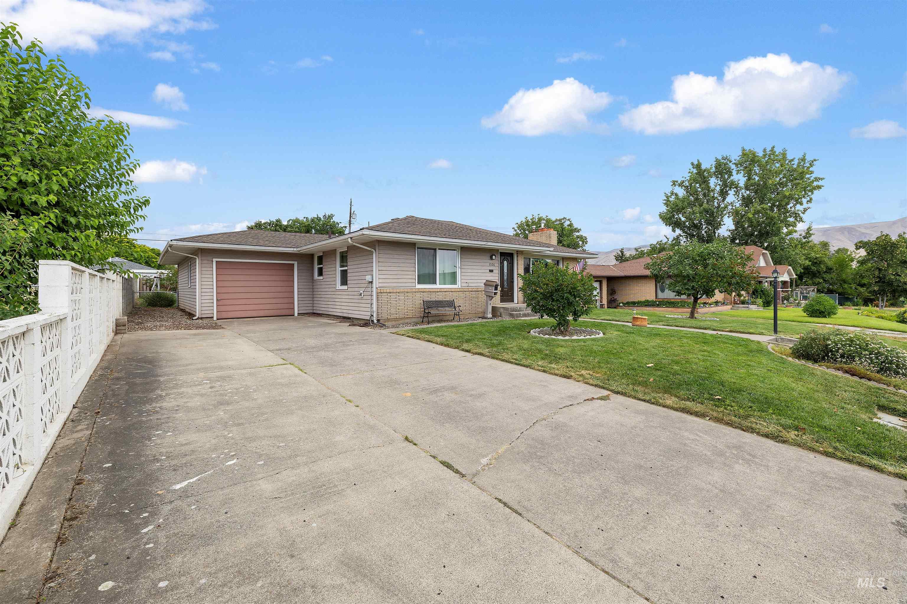 1326 6th Street, Clarkston, Washington 99403, 3 Bedrooms, 2 Bathrooms, Residential For Sale, Price $355,000,MLS 98993987