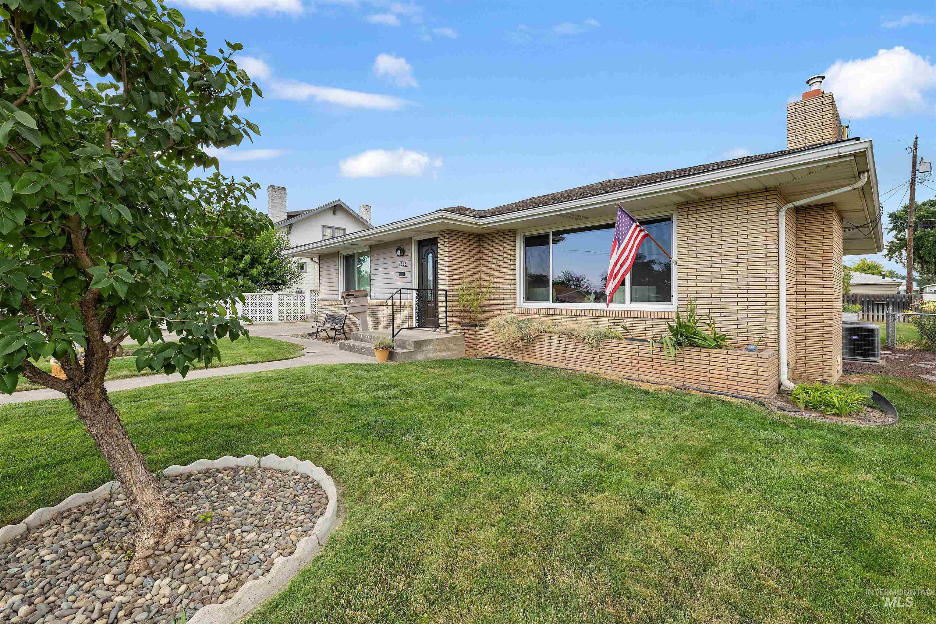 1326 6th Street, Clarkston, Washington 99403, 3 Bedrooms, 2 Bathrooms, Residential For Sale, Price $355,000,MLS 98993987