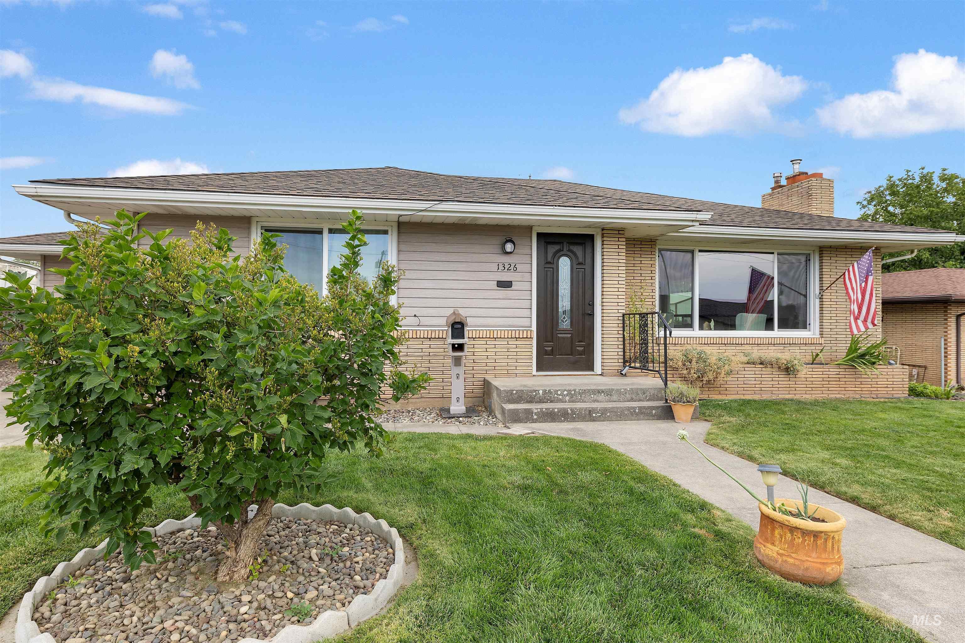 1326 6th Street, Clarkston, Washington 99403, 3 Bedrooms, 2 Bathrooms, Residential For Sale, Price $355,000,MLS 98993987
