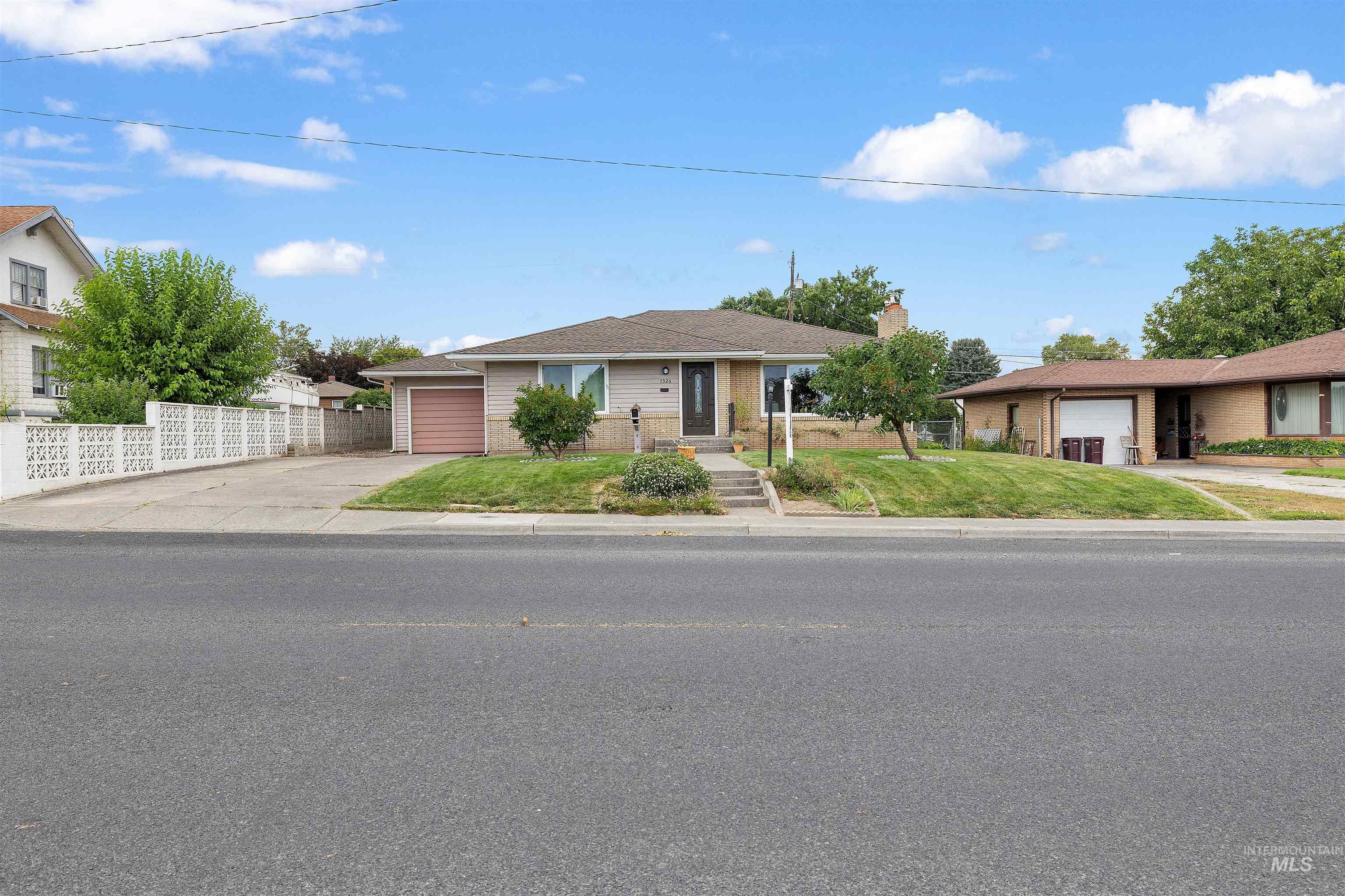 1326 6th Street, Clarkston, Washington 99403, 3 Bedrooms, 2 Bathrooms, Residential For Sale, Price $355,000,MLS 98993987