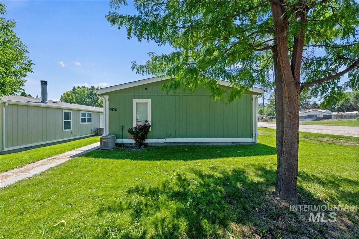 912 4th Ave N, Nampa, Idaho 83687, 9 Bedrooms, 6 Bathrooms, Residential For Sale, Price $850,000,MLS 98994017