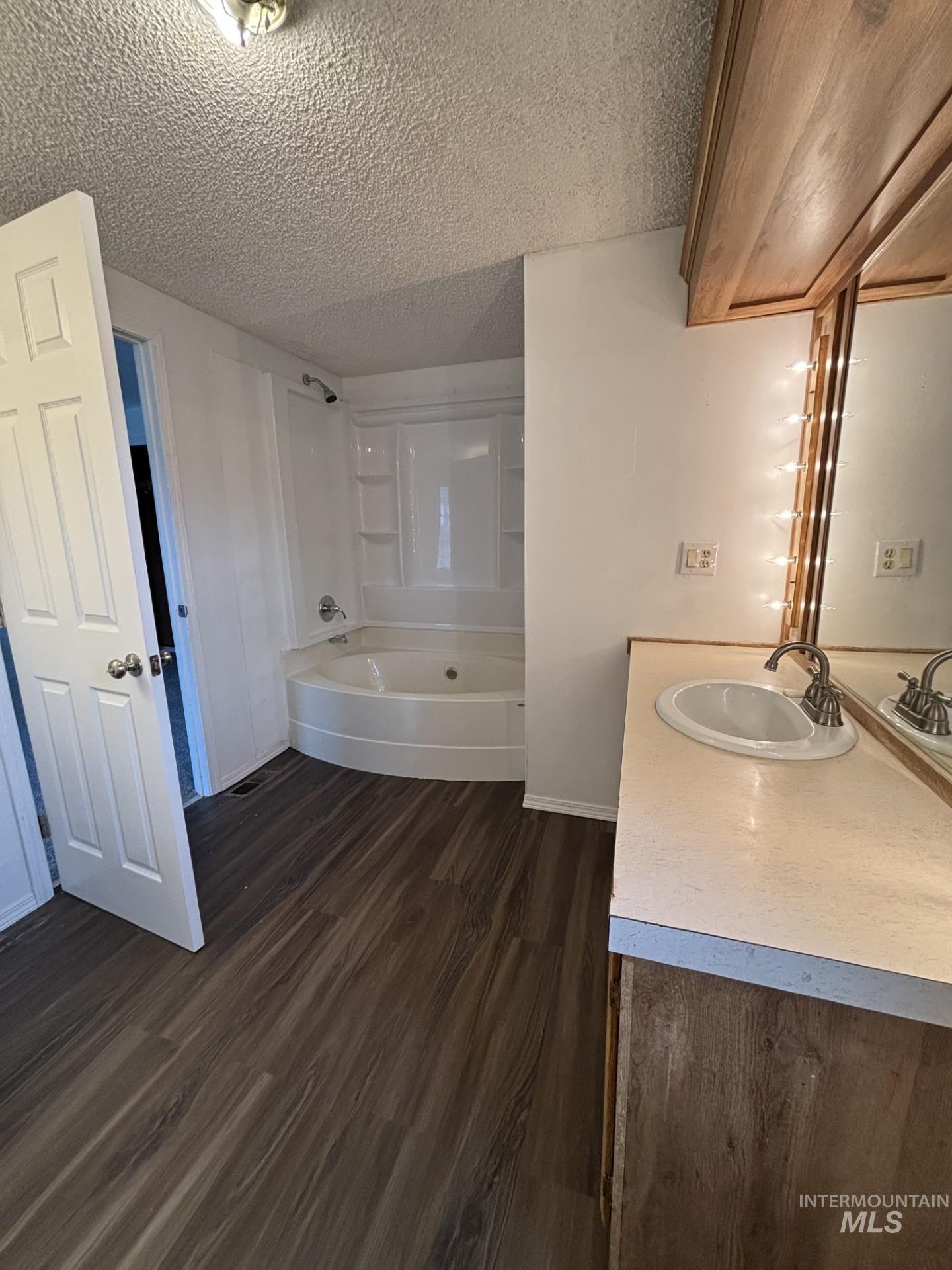 912 4th Ave N, Nampa, Idaho 83687, 9 Bedrooms, 6 Bathrooms, Residential For Sale, Price $850,000,MLS 98994017
