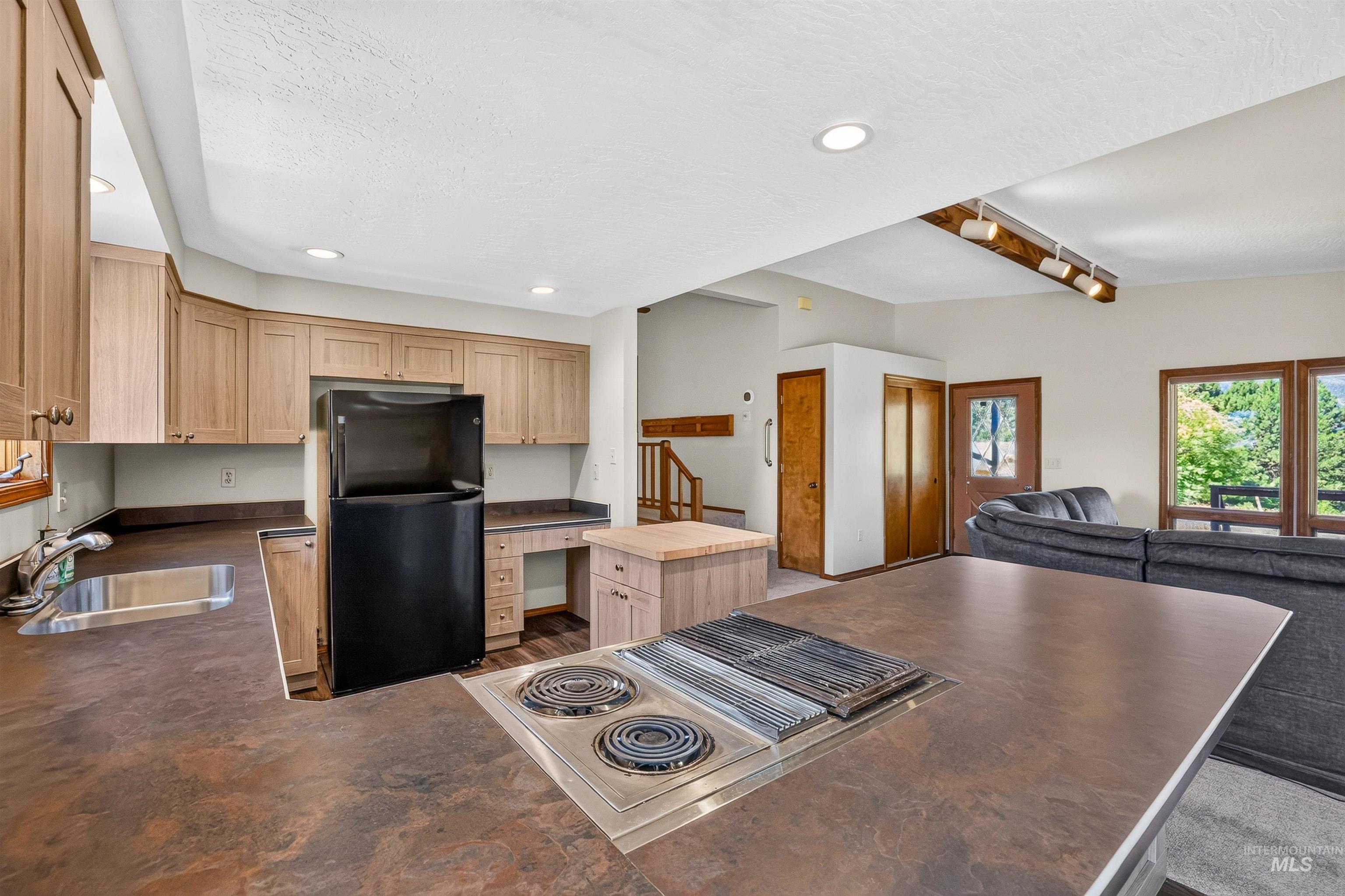 516 Skyline Dr, Cascade, Idaho 83611, 4 Bedrooms, 3 Bathrooms, Residential For Sale, Price $630,000,MLS 98994036