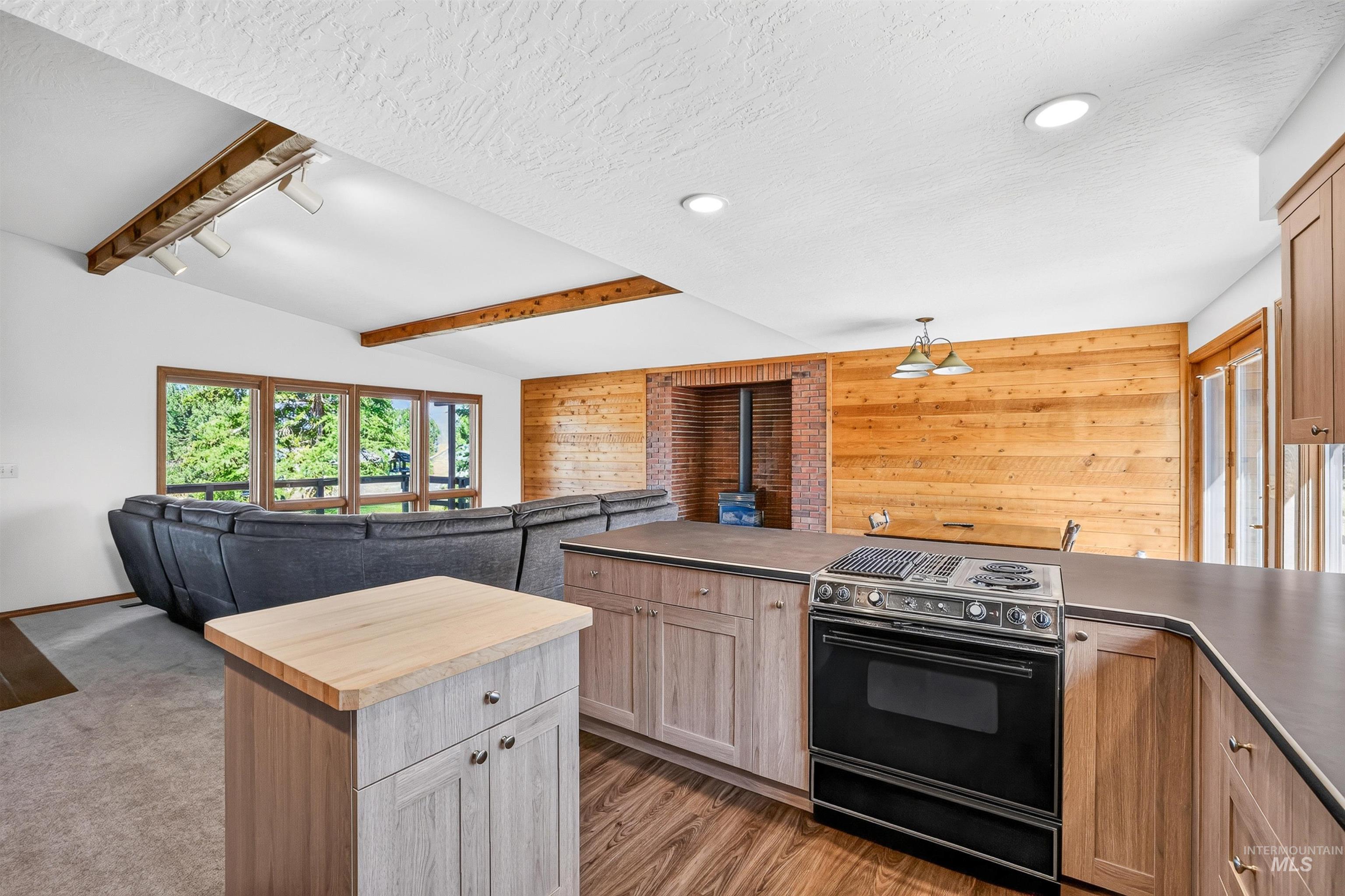 516 Skyline Dr, Cascade, Idaho 83611, 4 Bedrooms, 3 Bathrooms, Residential For Sale, Price $630,000,MLS 98994036