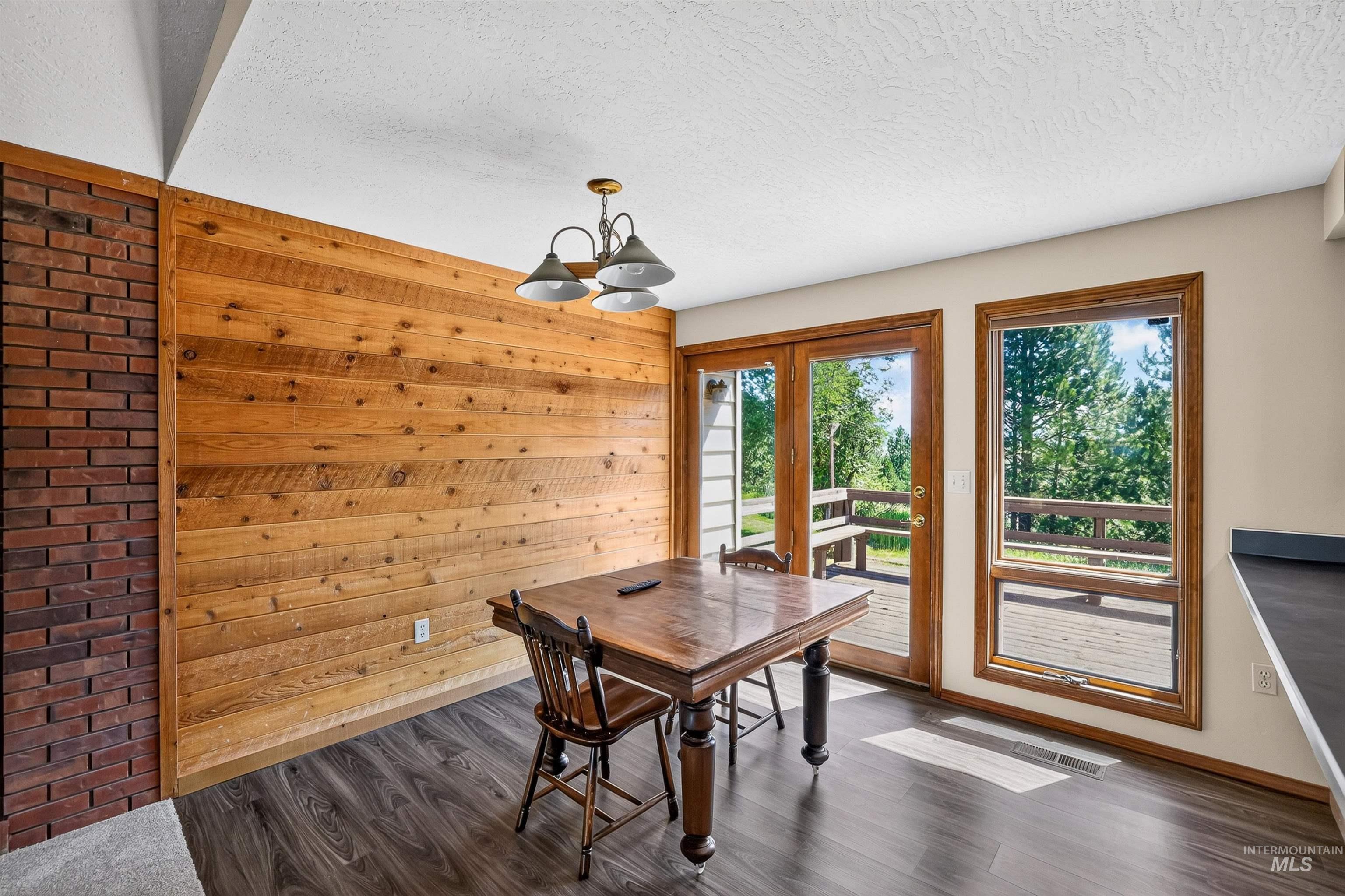 516 Skyline Dr, Cascade, Idaho 83611, 4 Bedrooms, 3 Bathrooms, Residential For Sale, Price $630,000,MLS 98994036