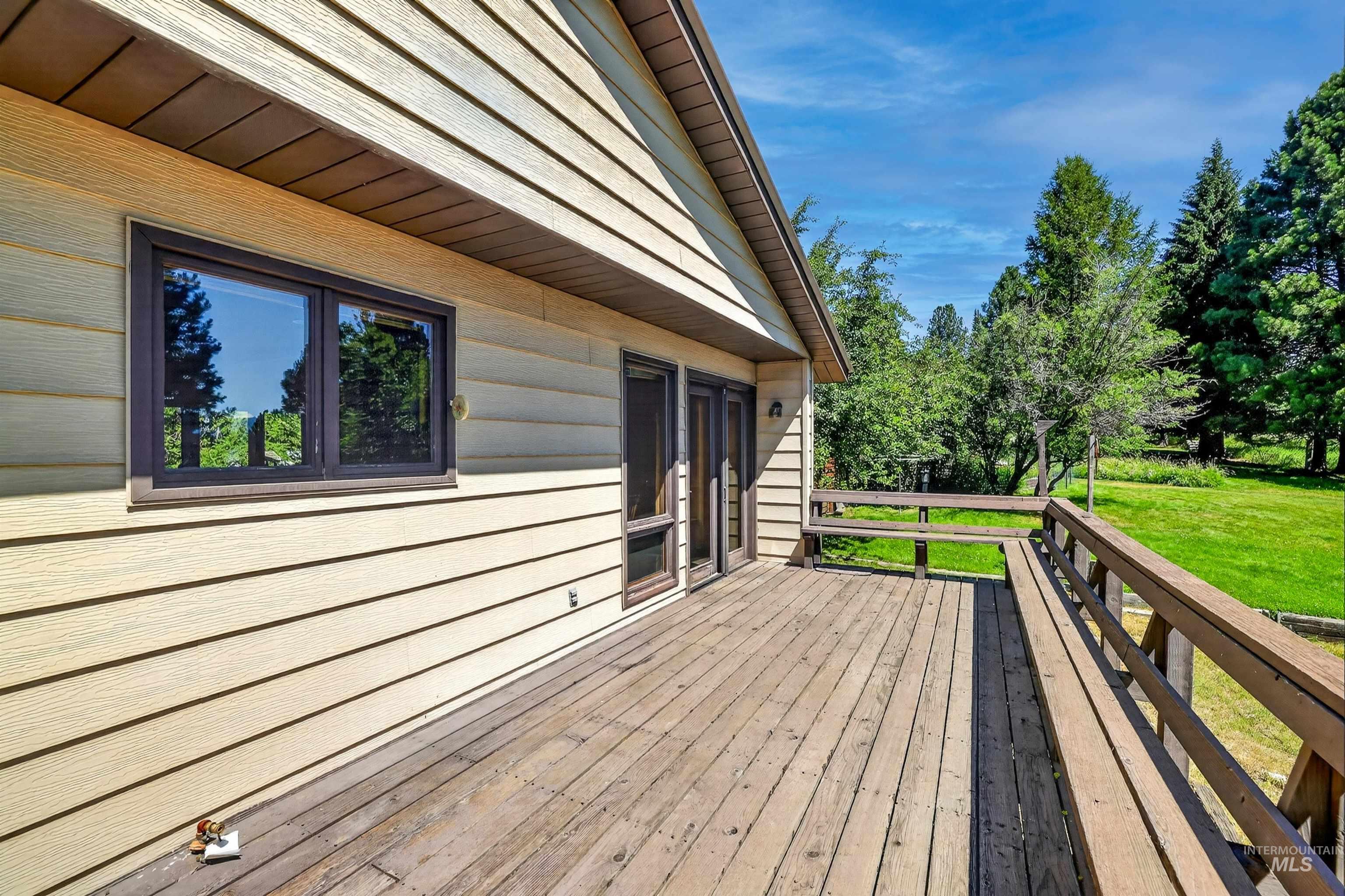 516 Skyline Dr, Cascade, Idaho 83611, 4 Bedrooms, 3 Bathrooms, Residential For Sale, Price $630,000,MLS 98994036