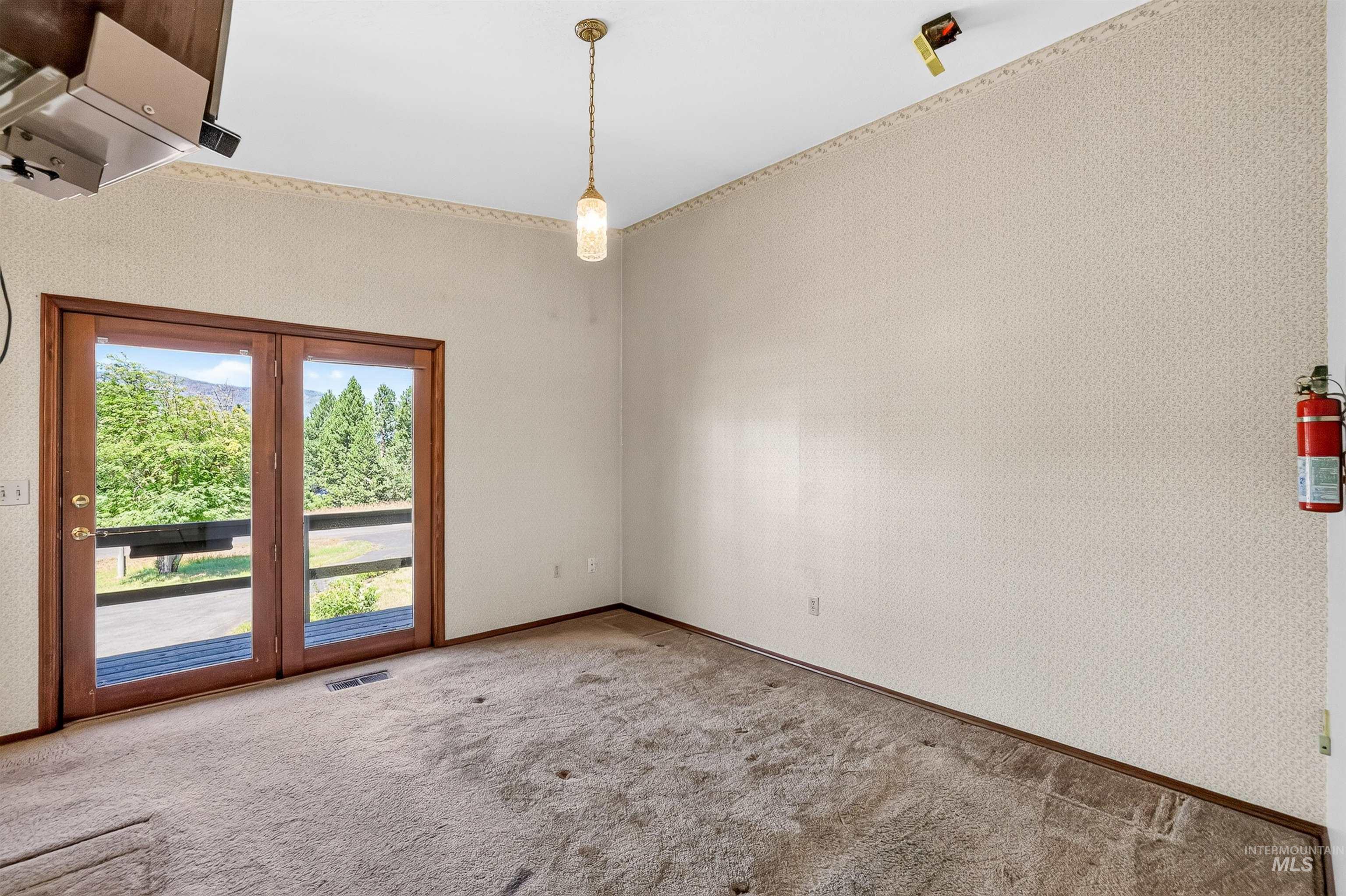 516 Skyline Dr, Cascade, Idaho 83611, 4 Bedrooms, 3 Bathrooms, Residential For Sale, Price $630,000,MLS 98994036