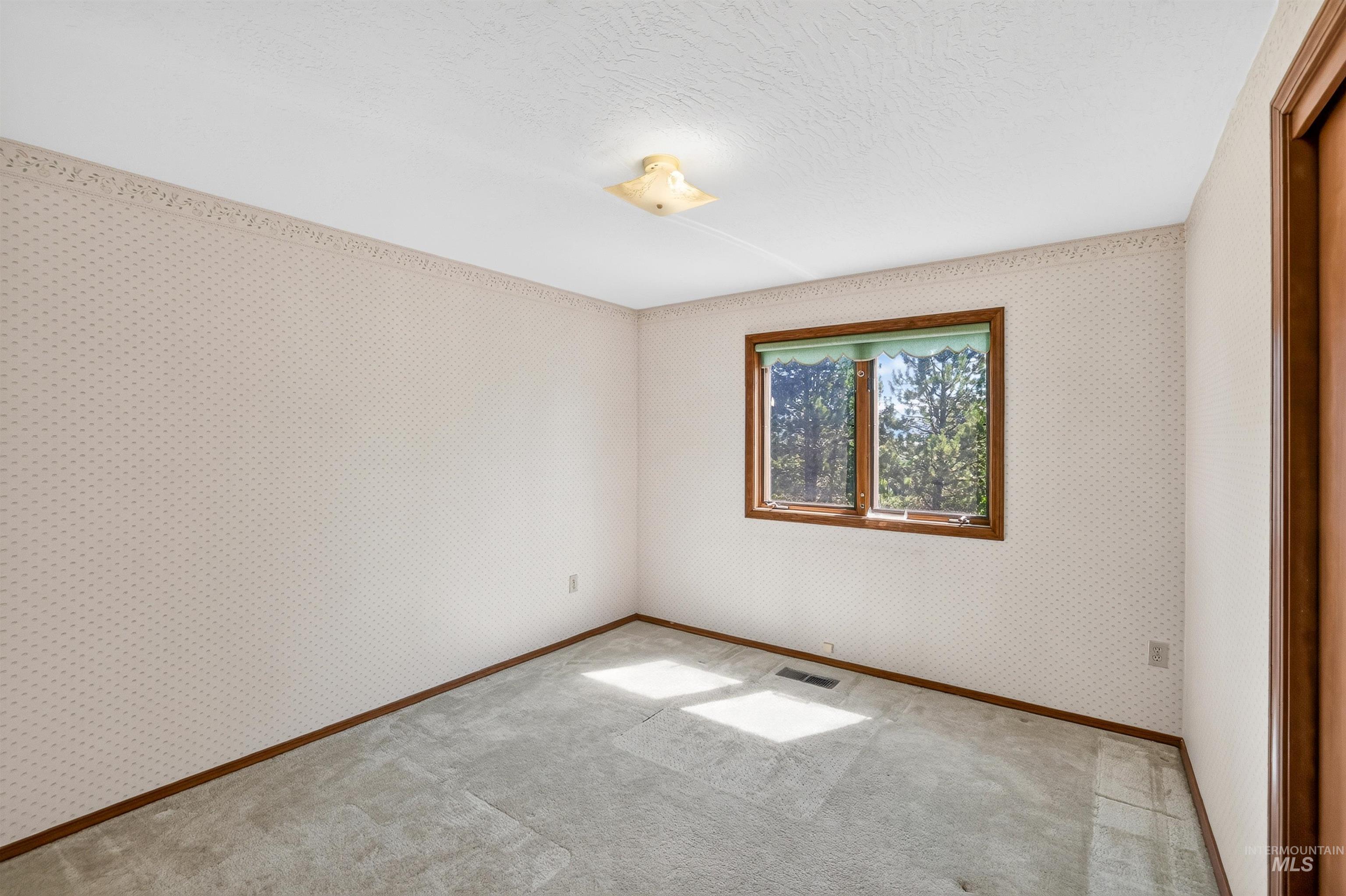 516 Skyline Dr, Cascade, Idaho 83611, 4 Bedrooms, 3 Bathrooms, Residential For Sale, Price $630,000,MLS 98994036
