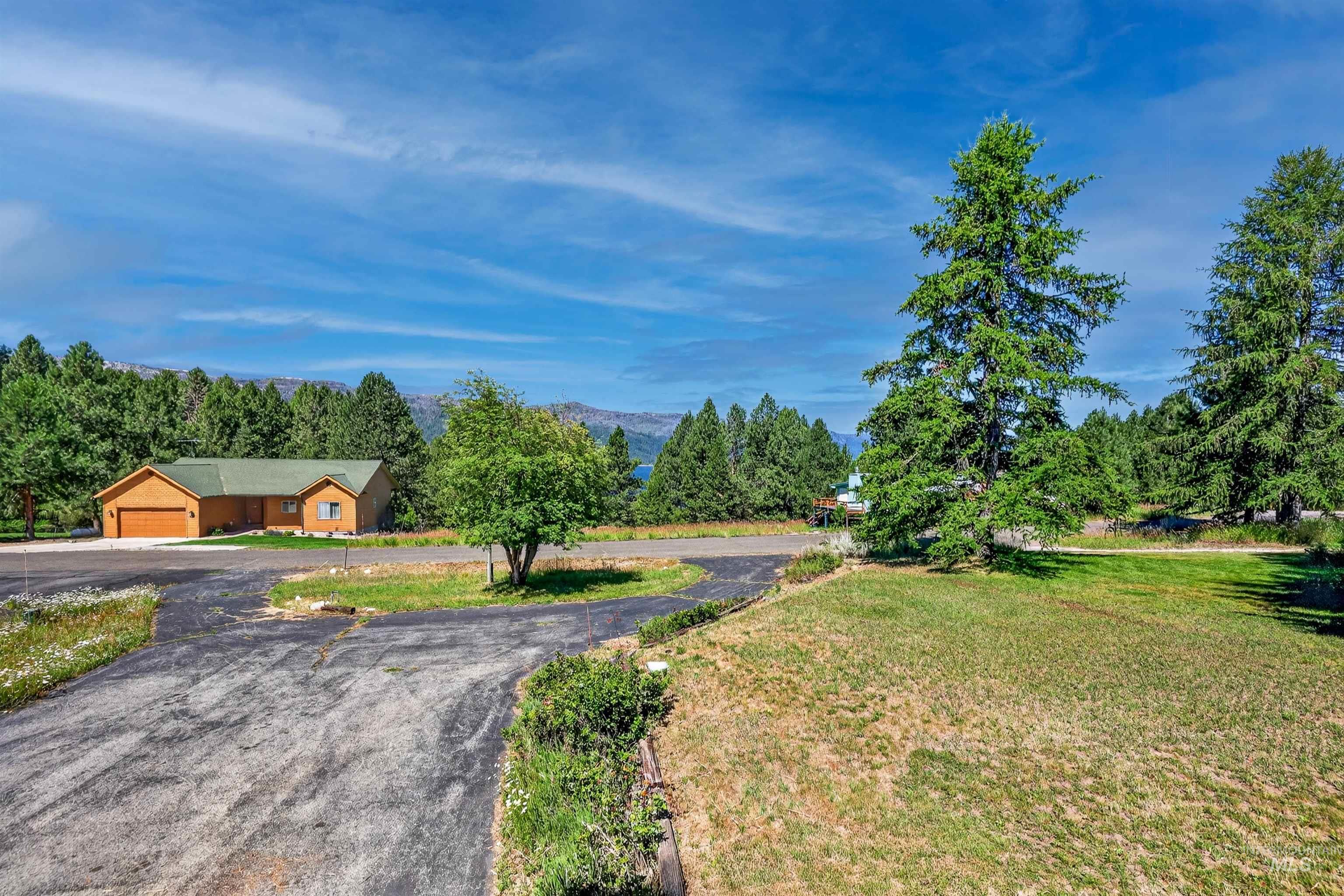 516 Skyline Dr, Cascade, Idaho 83611, 4 Bedrooms, 3 Bathrooms, Residential For Sale, Price $630,000,MLS 98994036
