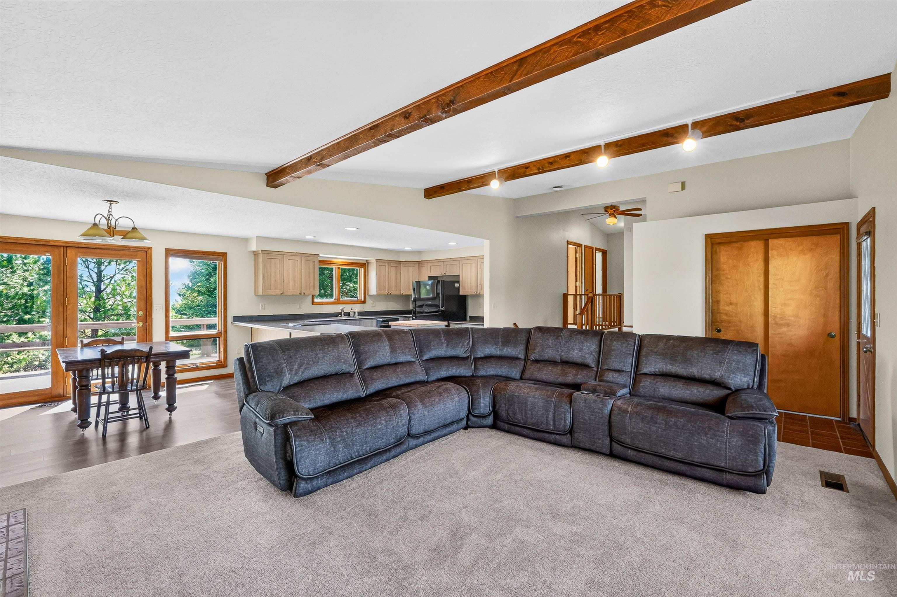516 Skyline Dr, Cascade, Idaho 83611, 4 Bedrooms, 3 Bathrooms, Residential For Sale, Price $630,000,MLS 98994036
