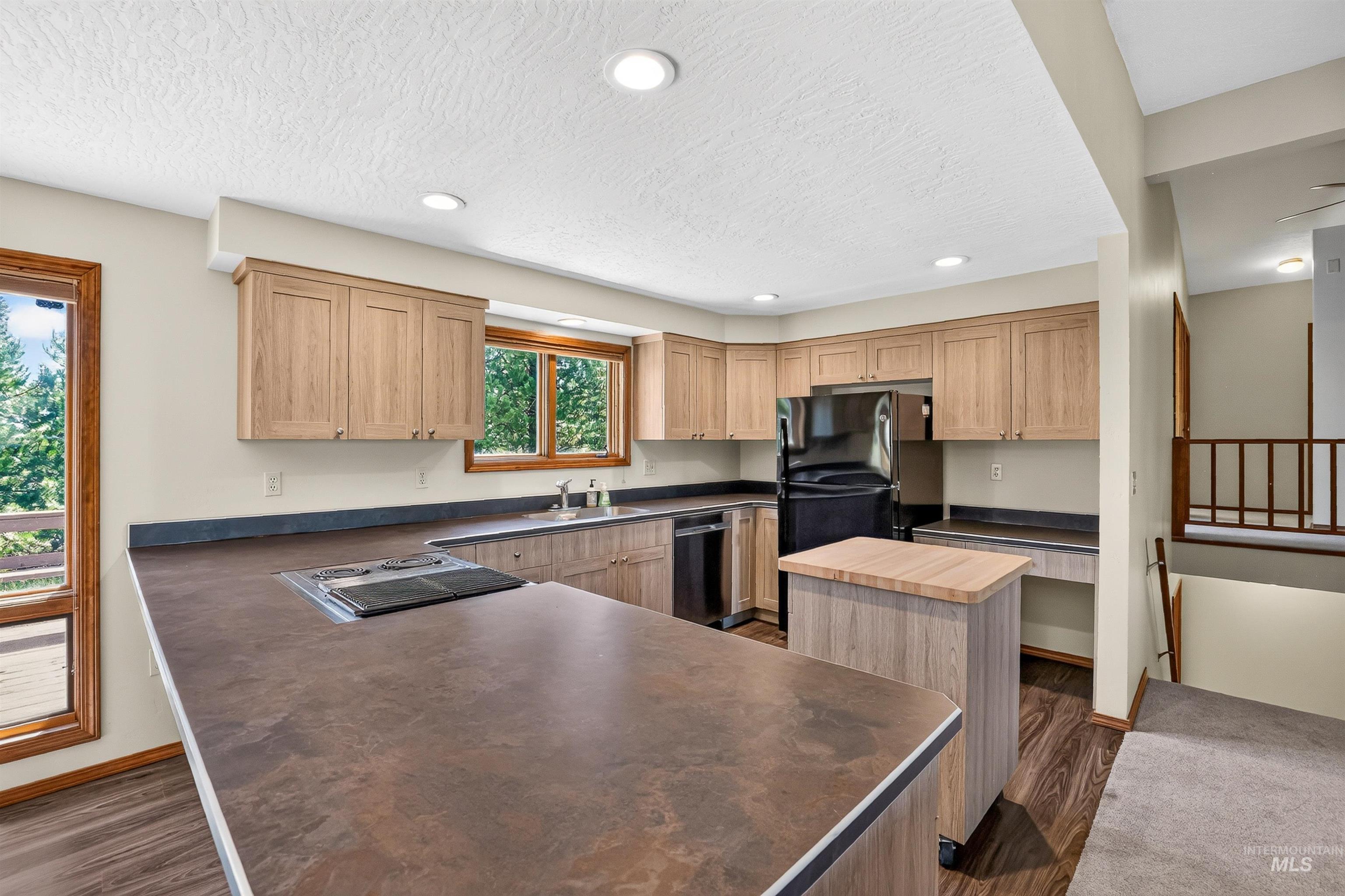 516 Skyline Dr, Cascade, Idaho 83611, 4 Bedrooms, 3 Bathrooms, Residential For Sale, Price $630,000,MLS 98994036