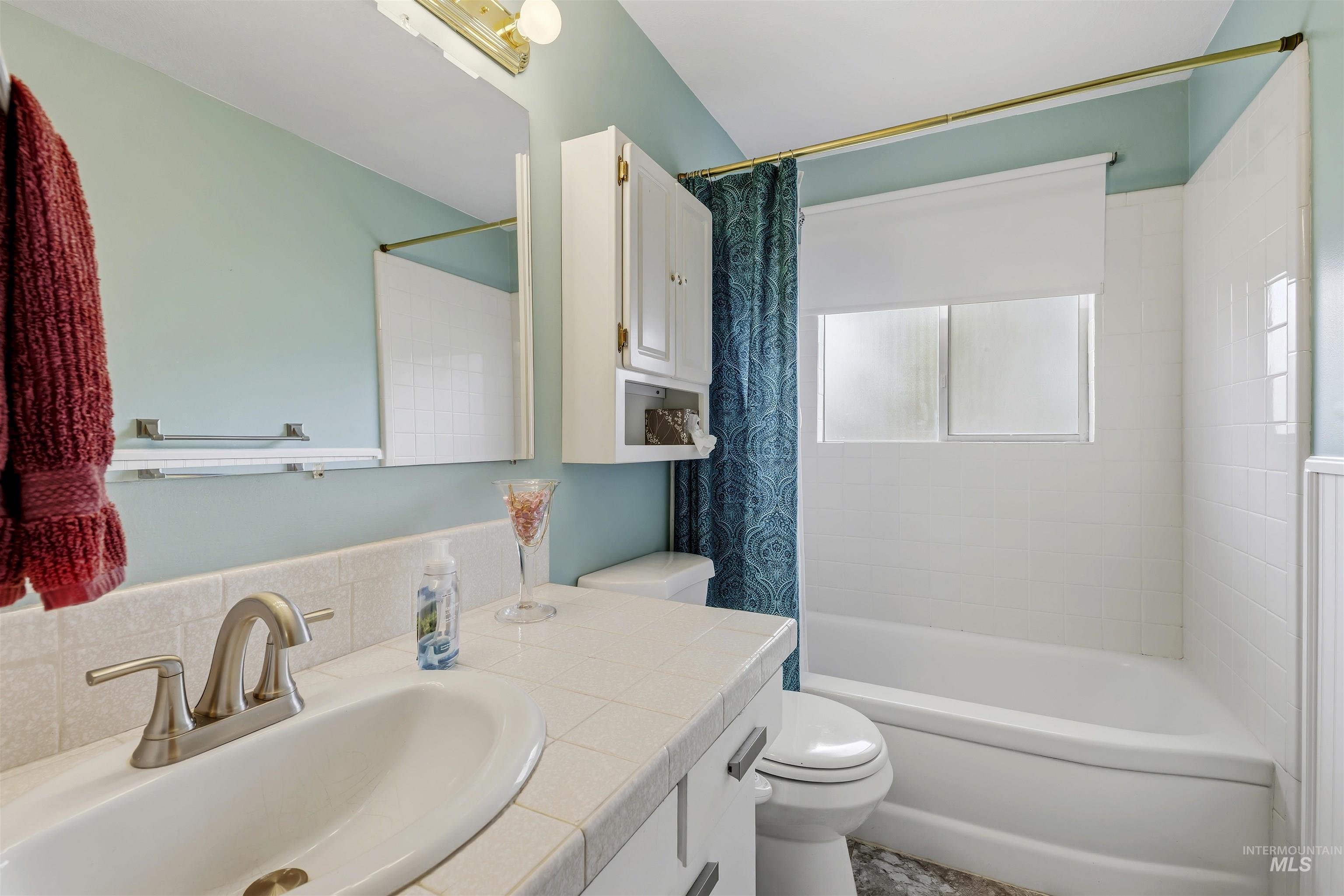 2816 N Innis, Boise, Idaho 83703, 3 Bedrooms, 2 Bathrooms, Residential For Sale, Price $499,000,MLS 98994046