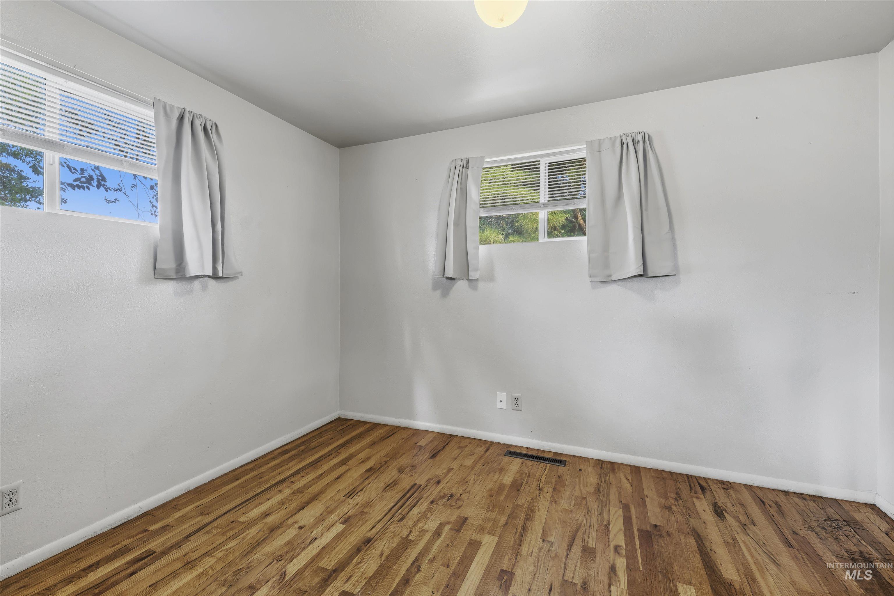 2816 N Innis, Boise, Idaho 83703, 3 Bedrooms, 2 Bathrooms, Residential For Sale, Price $499,000,MLS 98994046