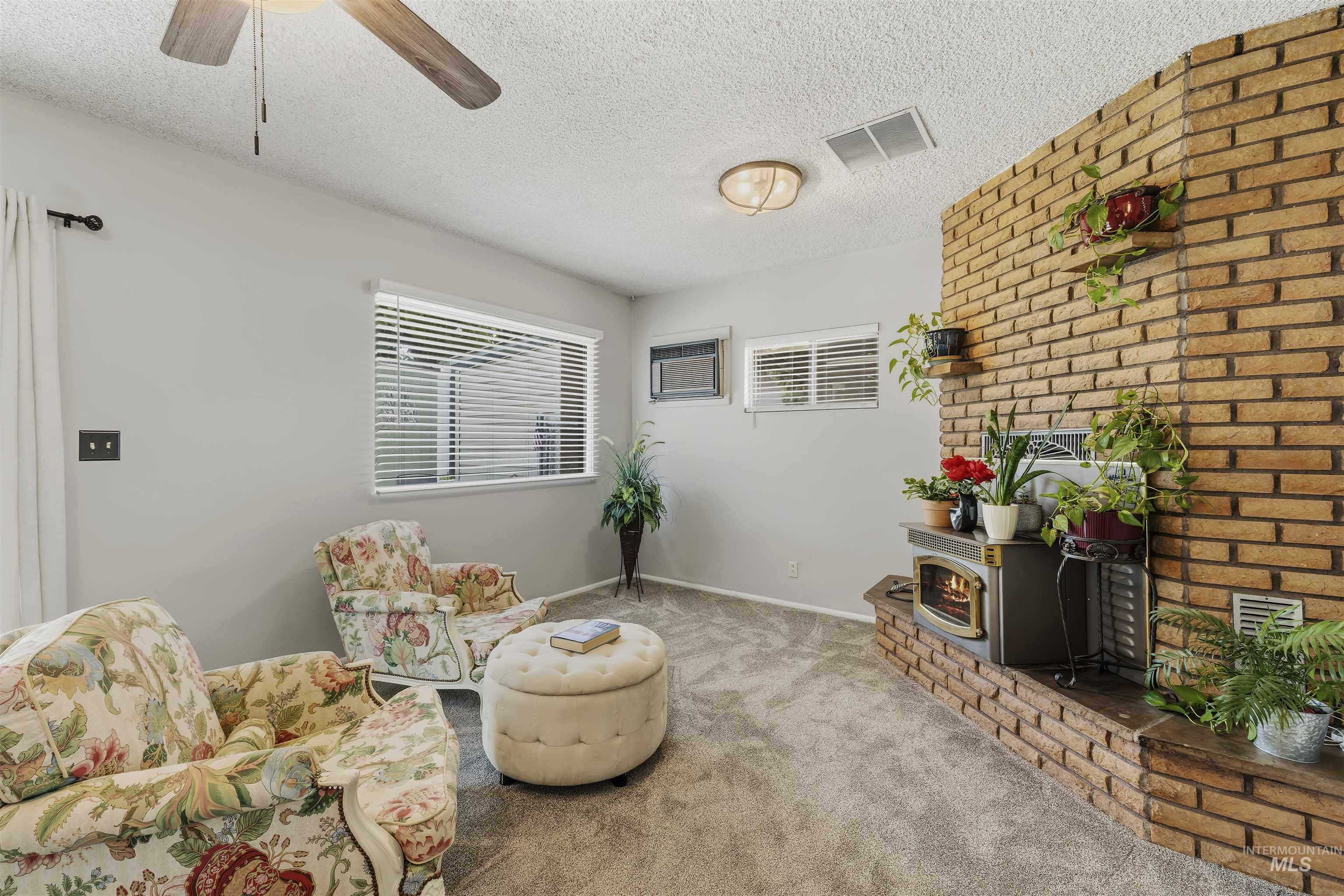 2816 N Innis, Boise, Idaho 83703, 3 Bedrooms, 2 Bathrooms, Residential For Sale, Price $499,000,MLS 98994046