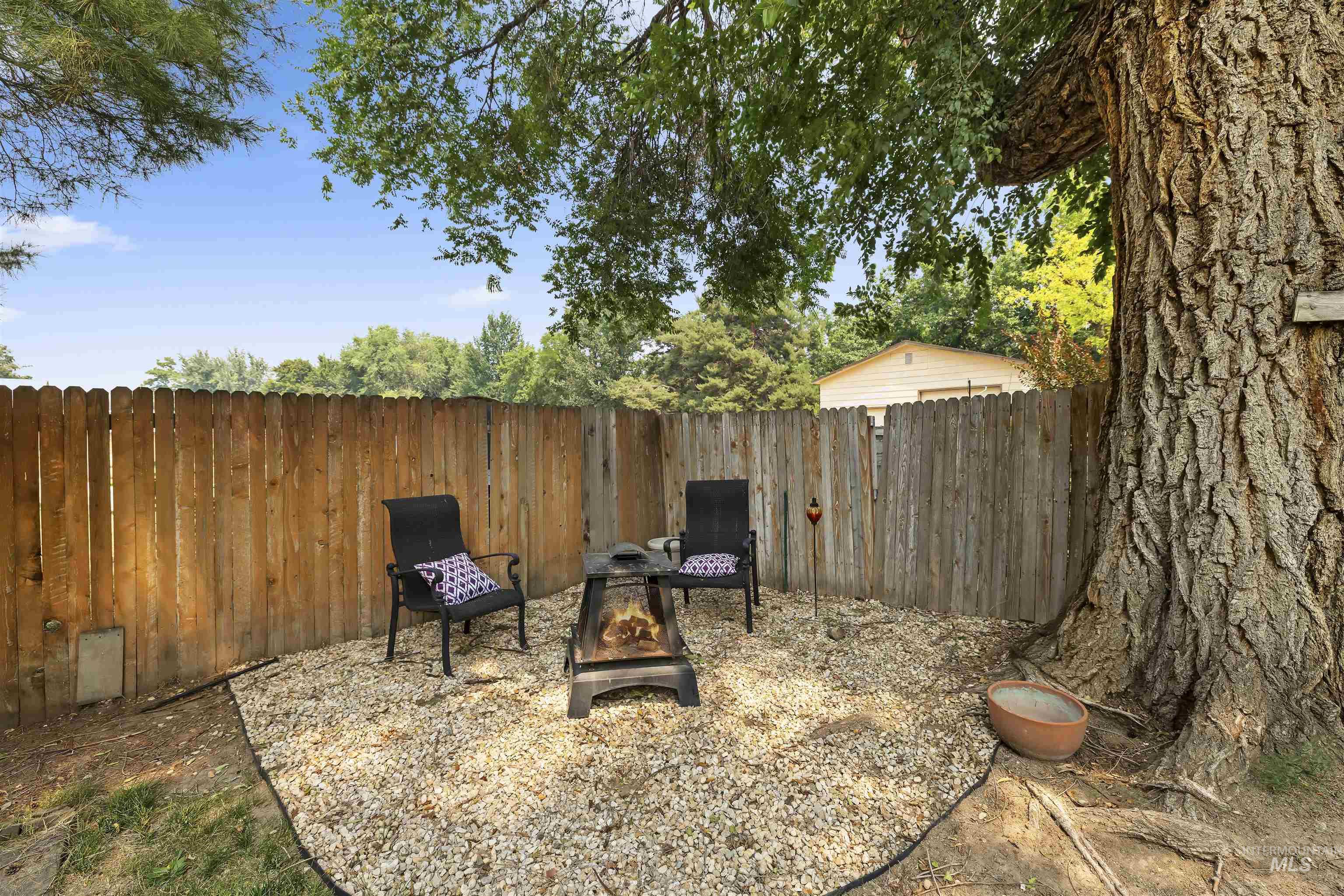 2816 N Innis, Boise, Idaho 83703, 3 Bedrooms, 2 Bathrooms, Residential For Sale, Price $499,000,MLS 98994046