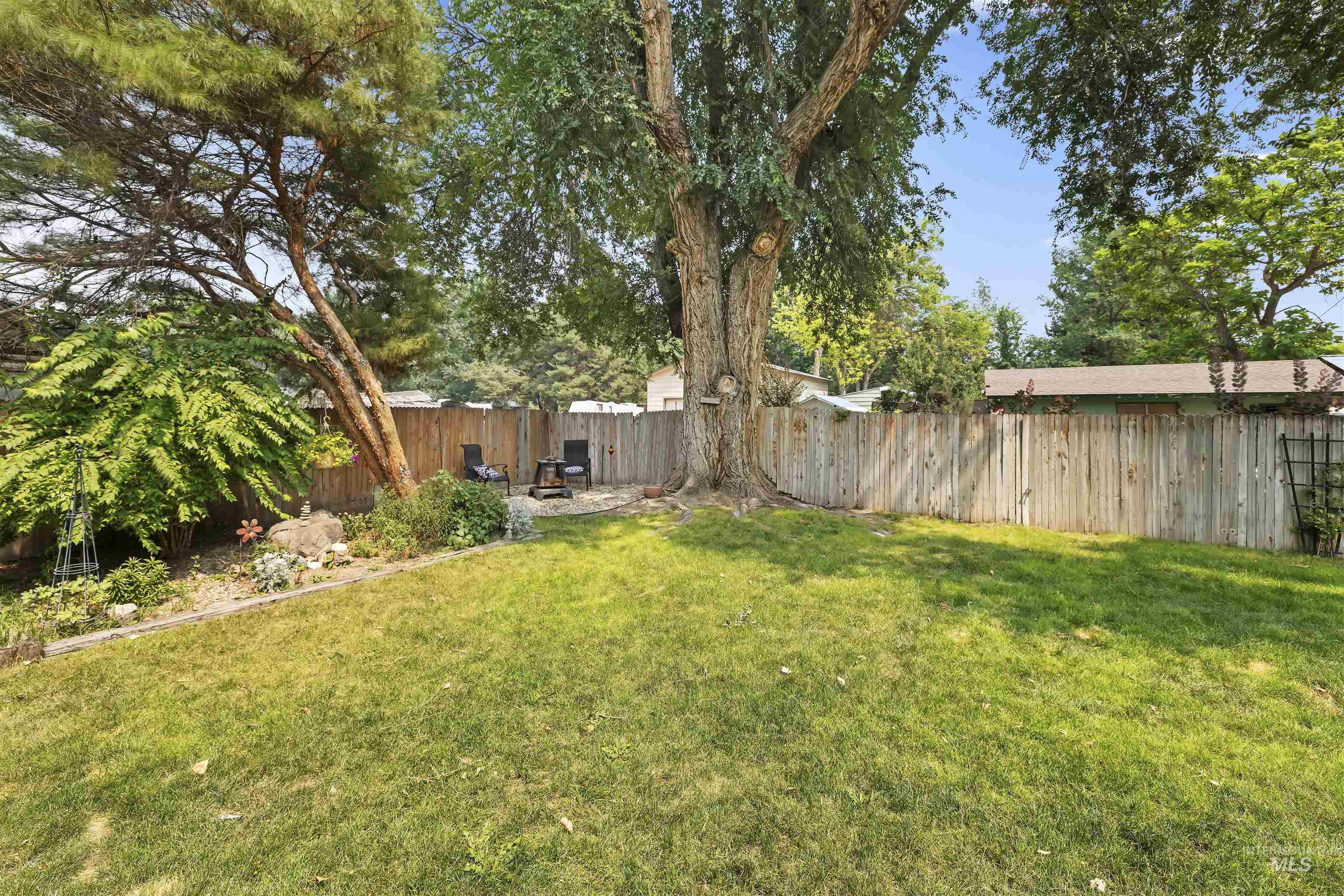 2816 N Innis, Boise, Idaho 83703, 3 Bedrooms, 2 Bathrooms, Residential For Sale, Price $499,000,MLS 98994046