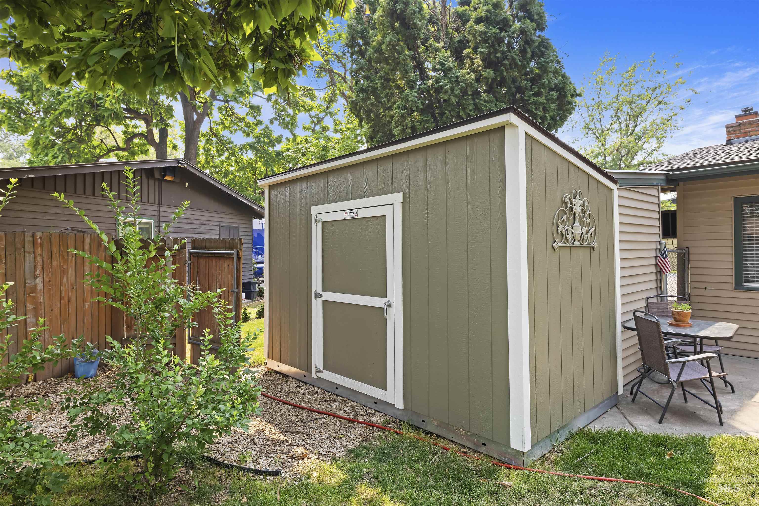 2816 N Innis, Boise, Idaho 83703, 3 Bedrooms, 2 Bathrooms, Residential For Sale, Price $499,000,MLS 98994046