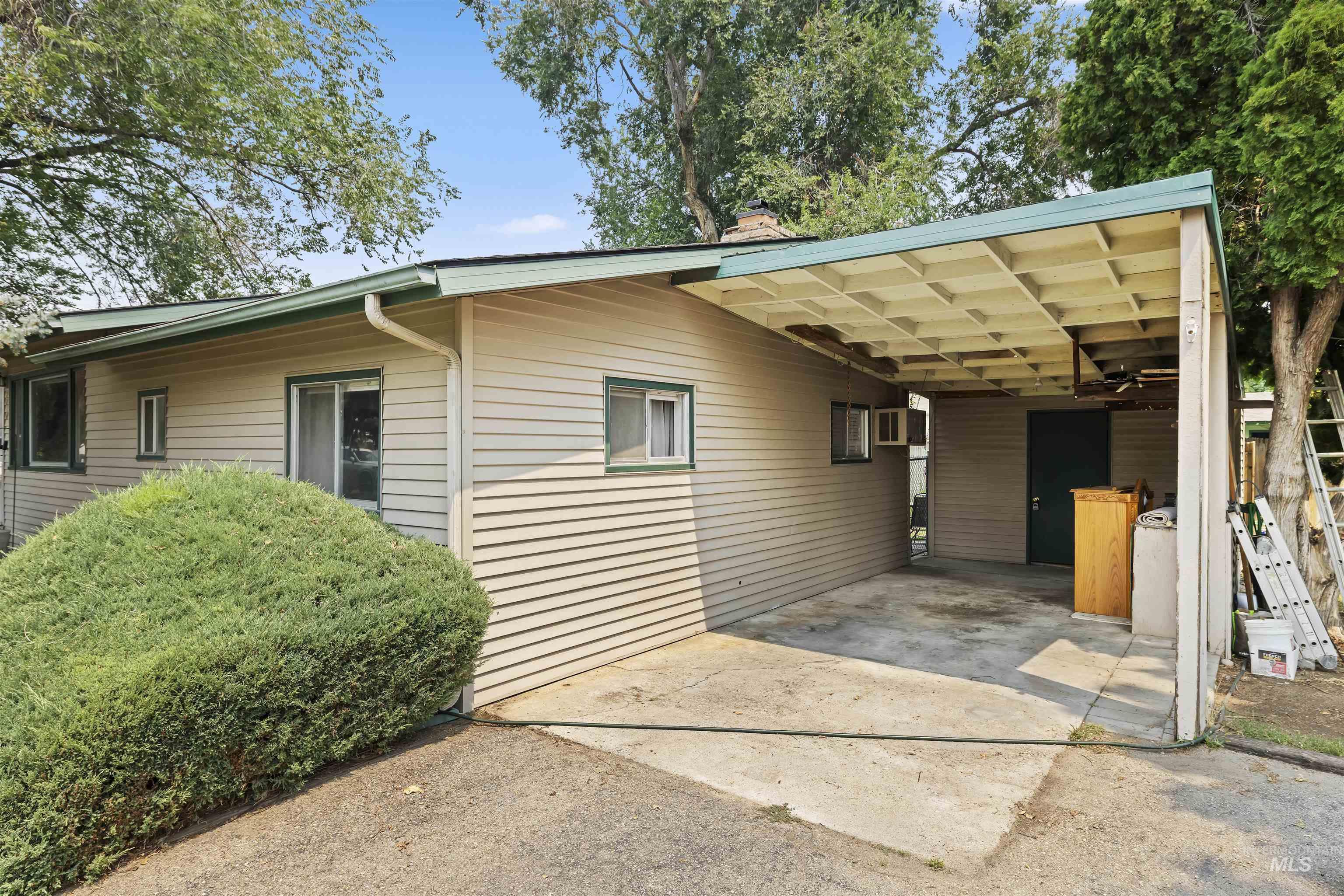 2816 N Innis, Boise, Idaho 83703, 3 Bedrooms, 2 Bathrooms, Residential For Sale, Price $499,000,MLS 98994046