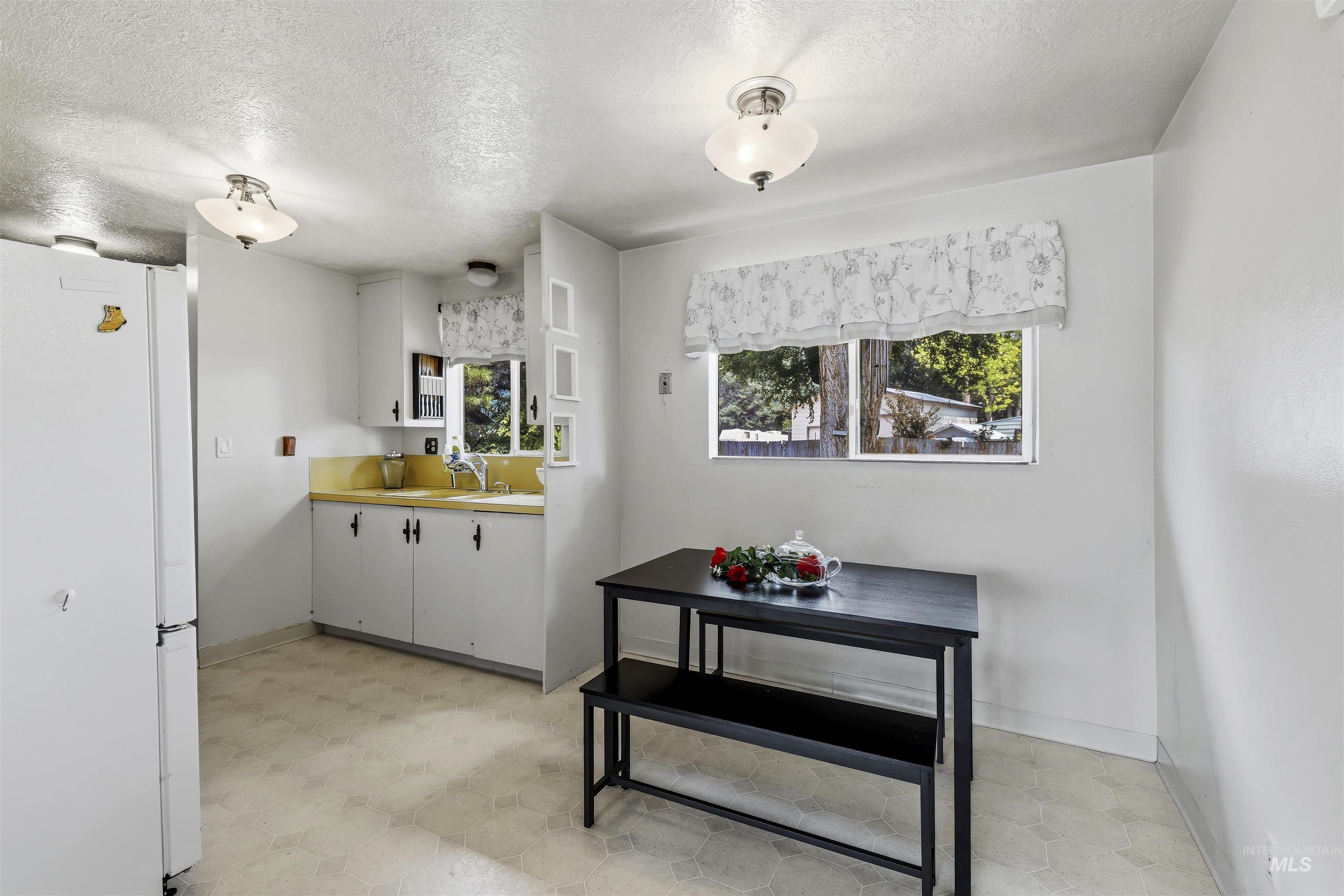 2816 N Innis, Boise, Idaho 83703, 3 Bedrooms, 2 Bathrooms, Residential For Sale, Price $499,000,MLS 98994046