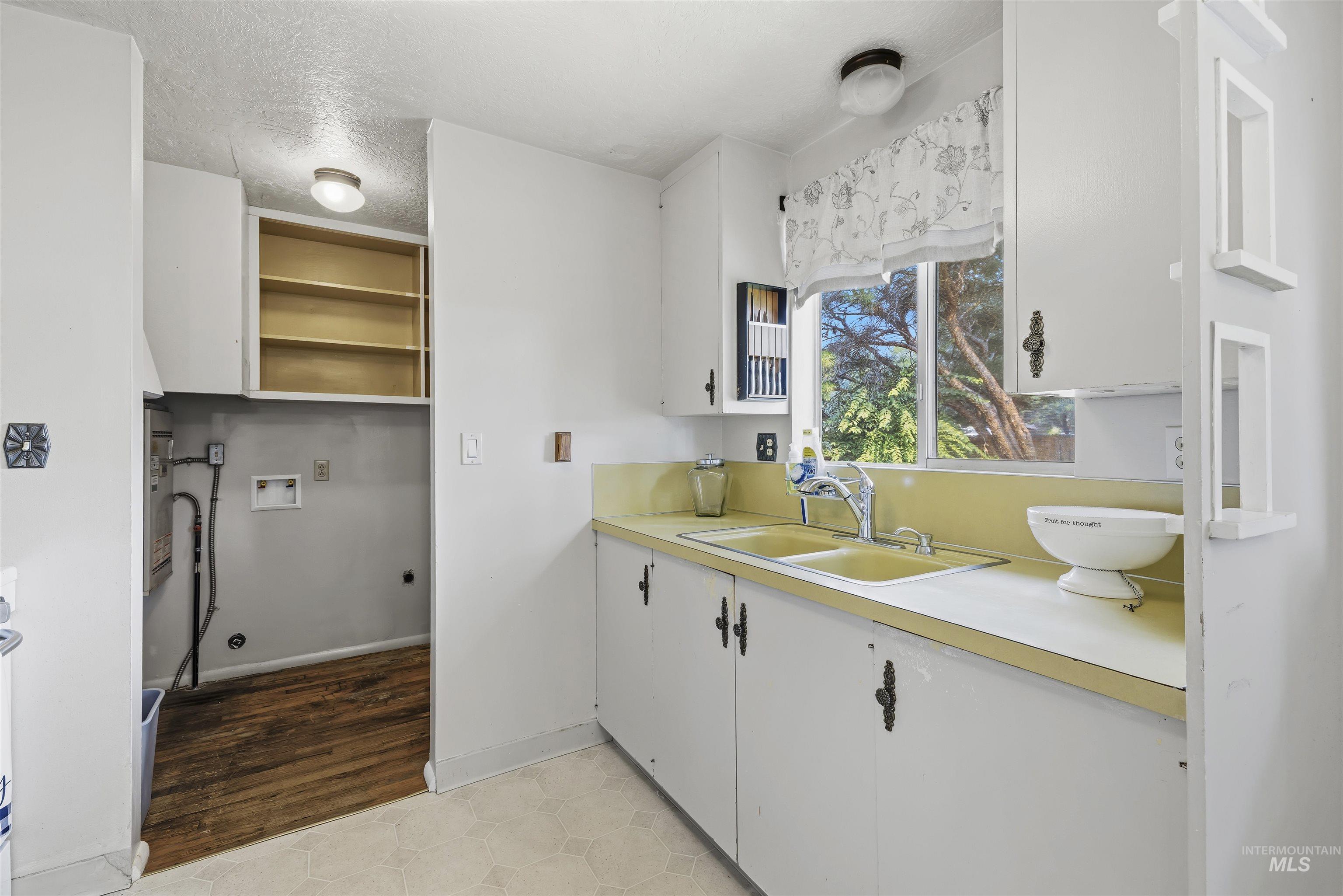 2816 N Innis, Boise, Idaho 83703, 3 Bedrooms, 2 Bathrooms, Residential For Sale, Price $499,000,MLS 98994046