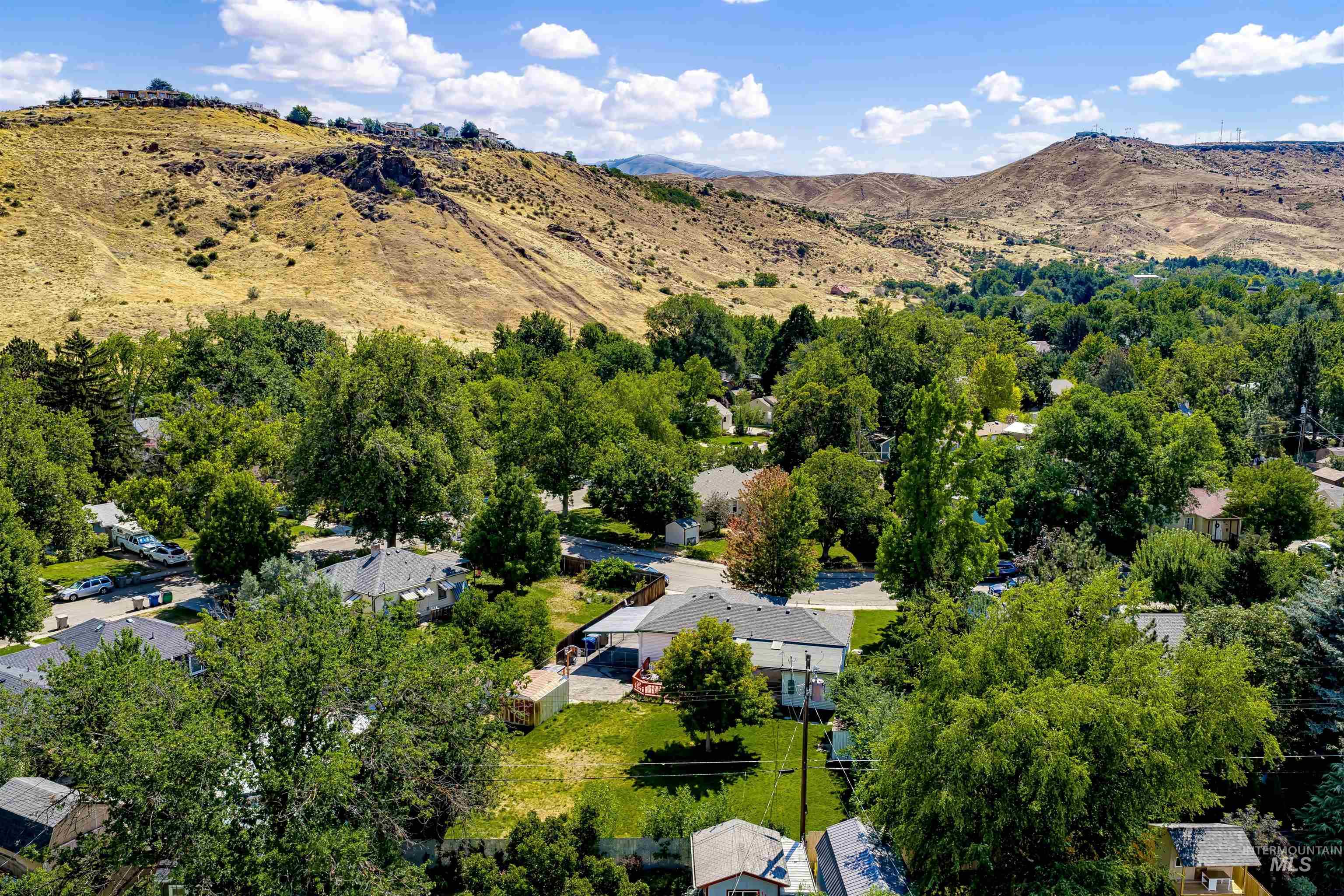 611 N Riverview Dr, Boise, Idaho 83712, 5 Bedrooms, 2 Bathrooms, Residential For Sale, Price $865,000,MLS 98994074