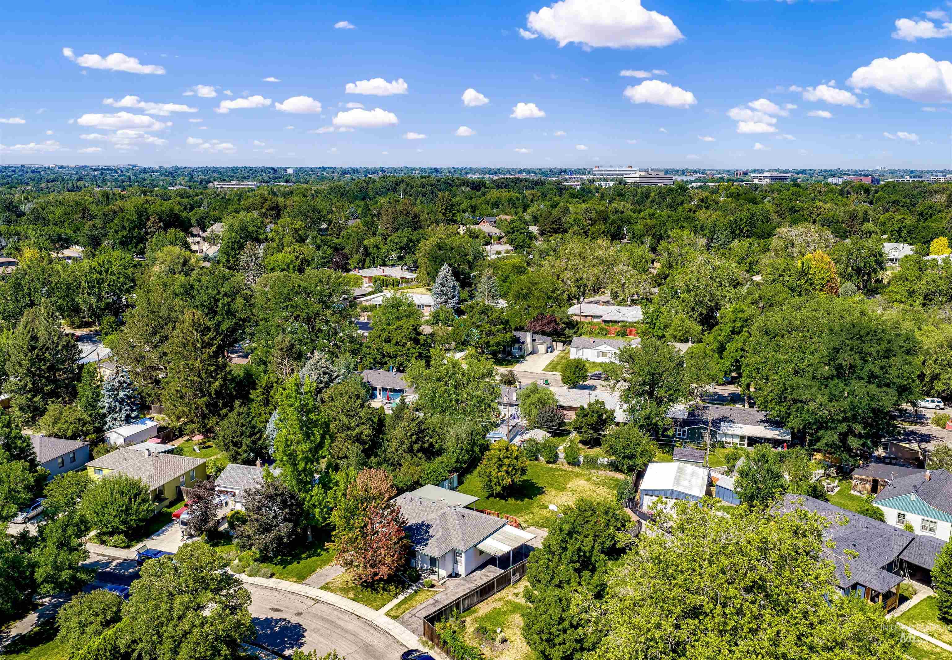 611 N Riverview Dr, Boise, Idaho 83712, 5 Bedrooms, 2 Bathrooms, Residential For Sale, Price $865,000,MLS 98994074