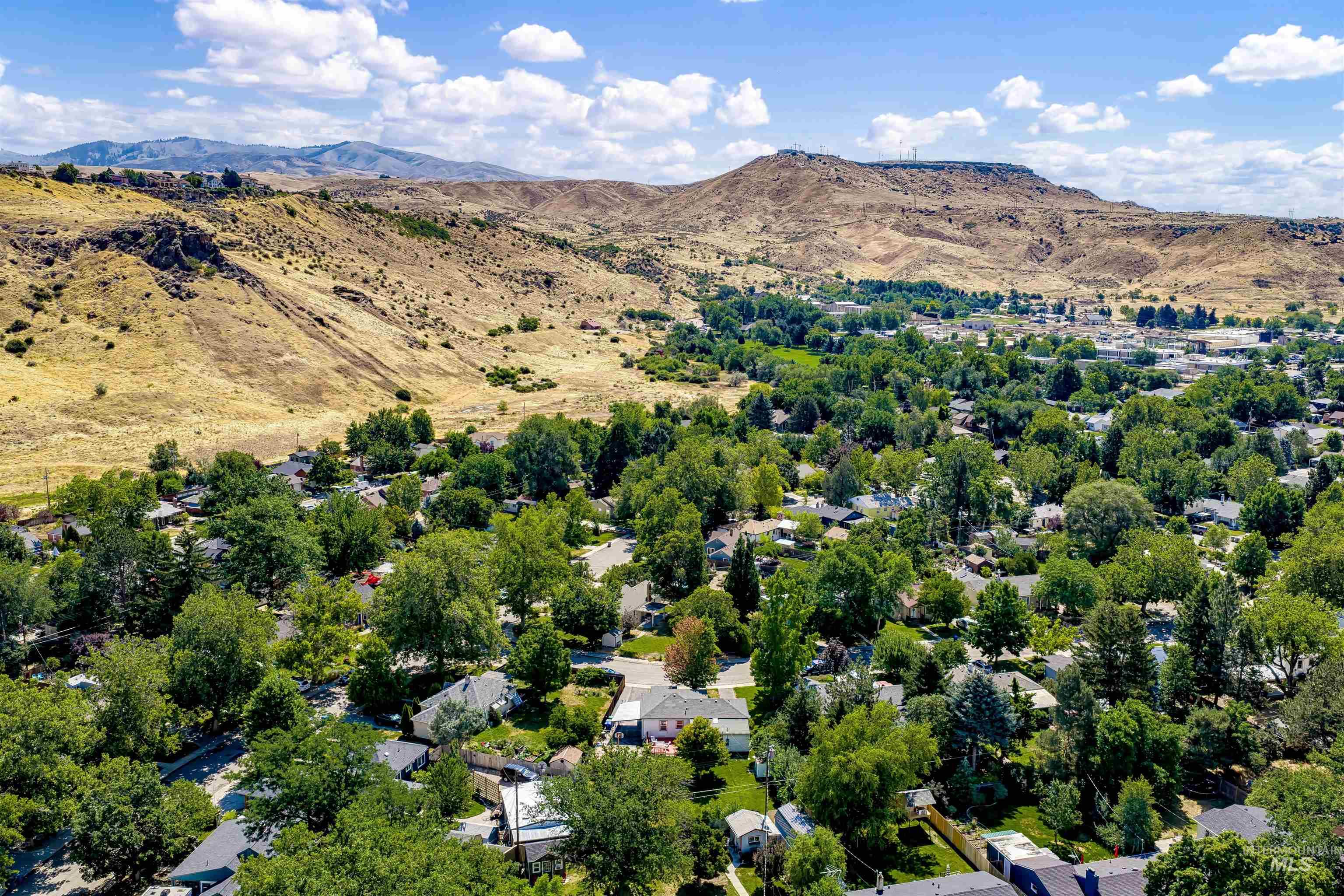 611 N Riverview Dr, Boise, Idaho 83712, 5 Bedrooms, 2 Bathrooms, Residential For Sale, Price $865,000,MLS 98994074