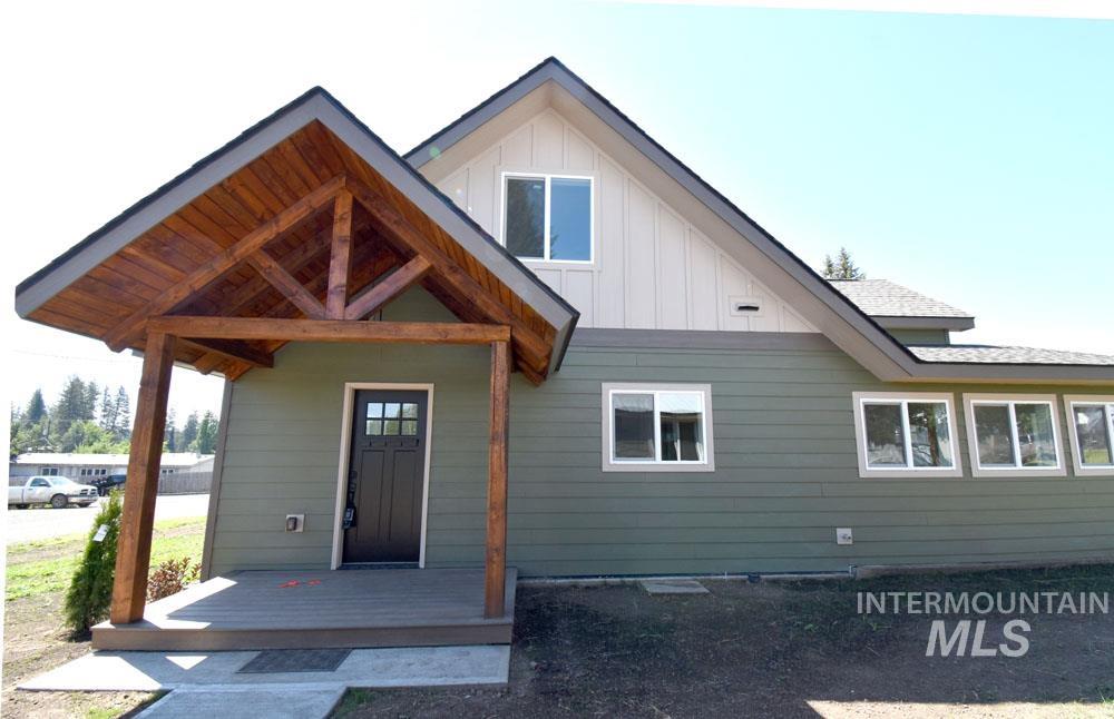 413 Ellis Avenue, Winchester, Idaho 83555, 4 Bedrooms, 2 Bathrooms, Residential For Sale, Price $389,000,MLS 98994077