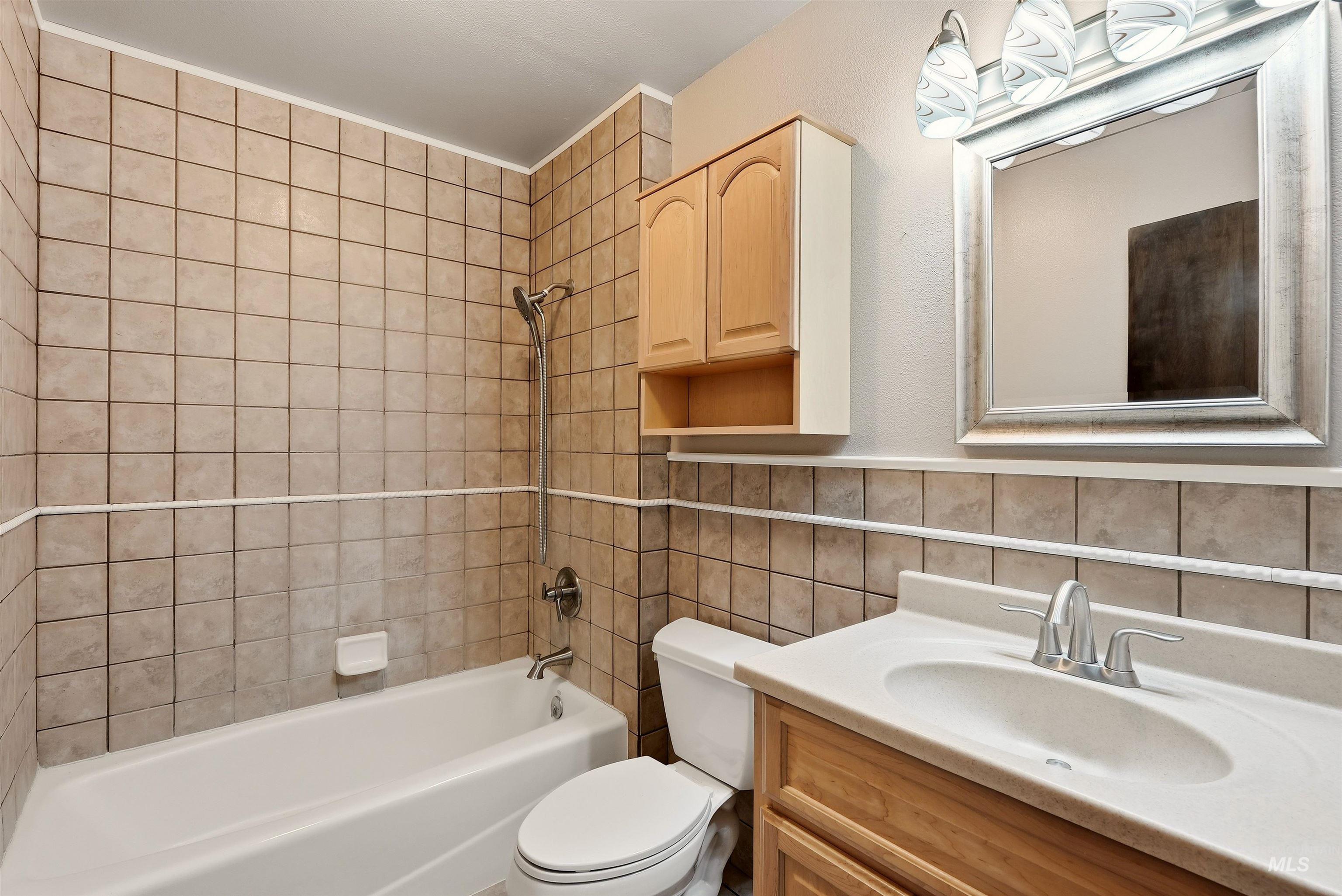 2624 Grandview Drive, Clarkston, Washington 99403, 4 Bedrooms, 3 Bathrooms, Residential For Sale, Price $849,000,MLS 98994083